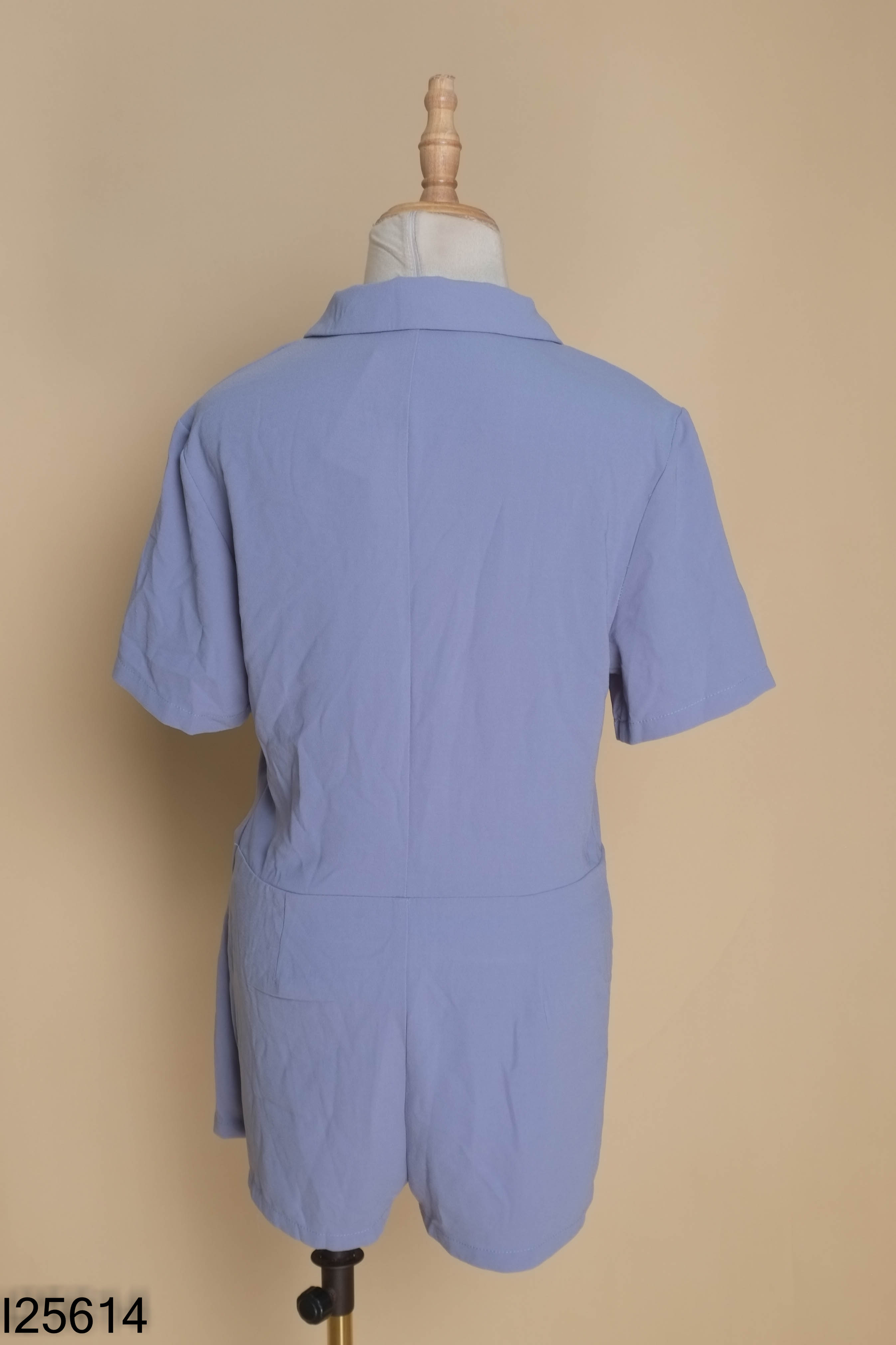 Áo xanh vest cộc cúc trắng