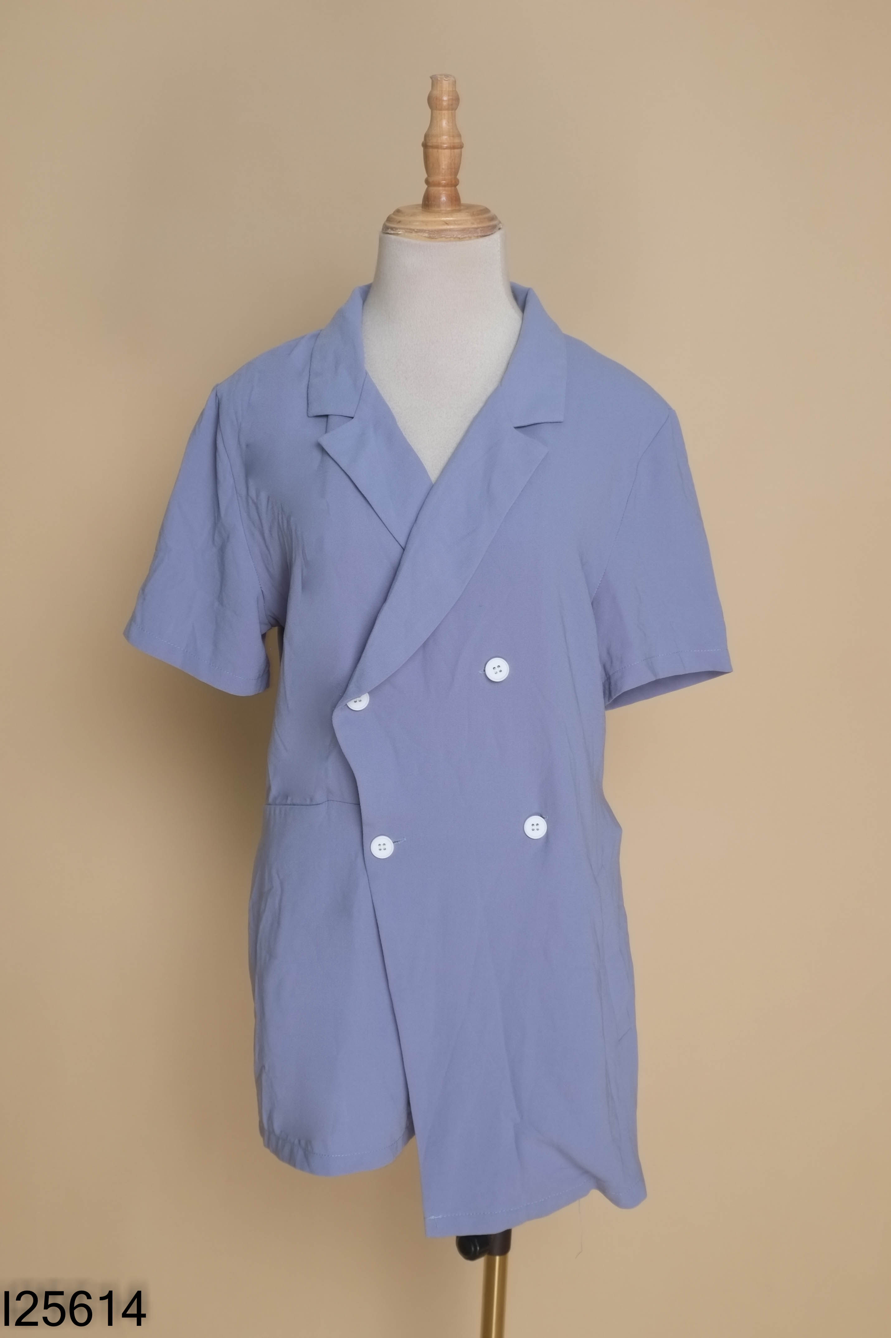Áo xanh vest cộc cúc trắng