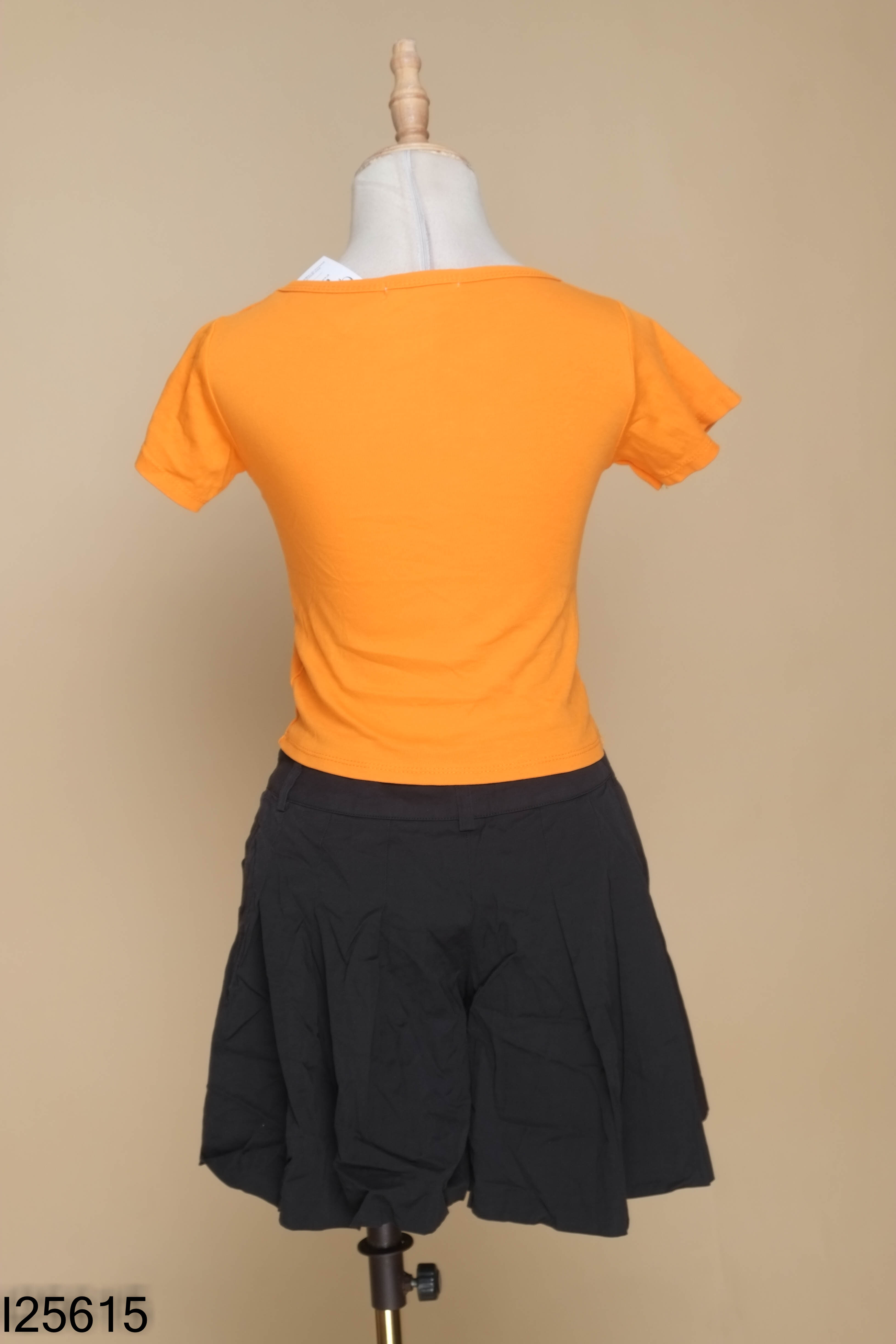 Set áo thun cam + quần đen BALLSEY