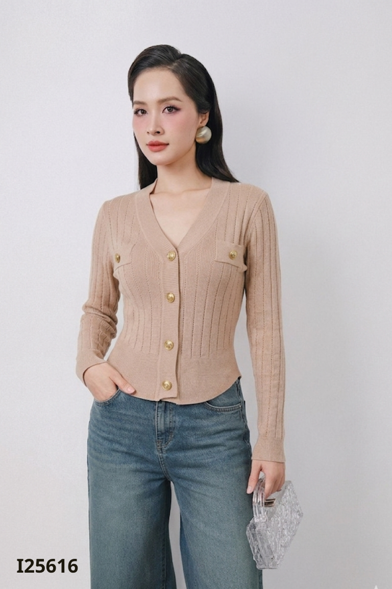 Áo len nâu cổ tim cúc đồng
