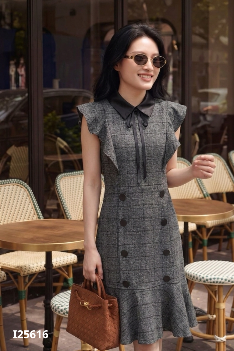 Váy dạ ghi cúc đen đuôi xòe