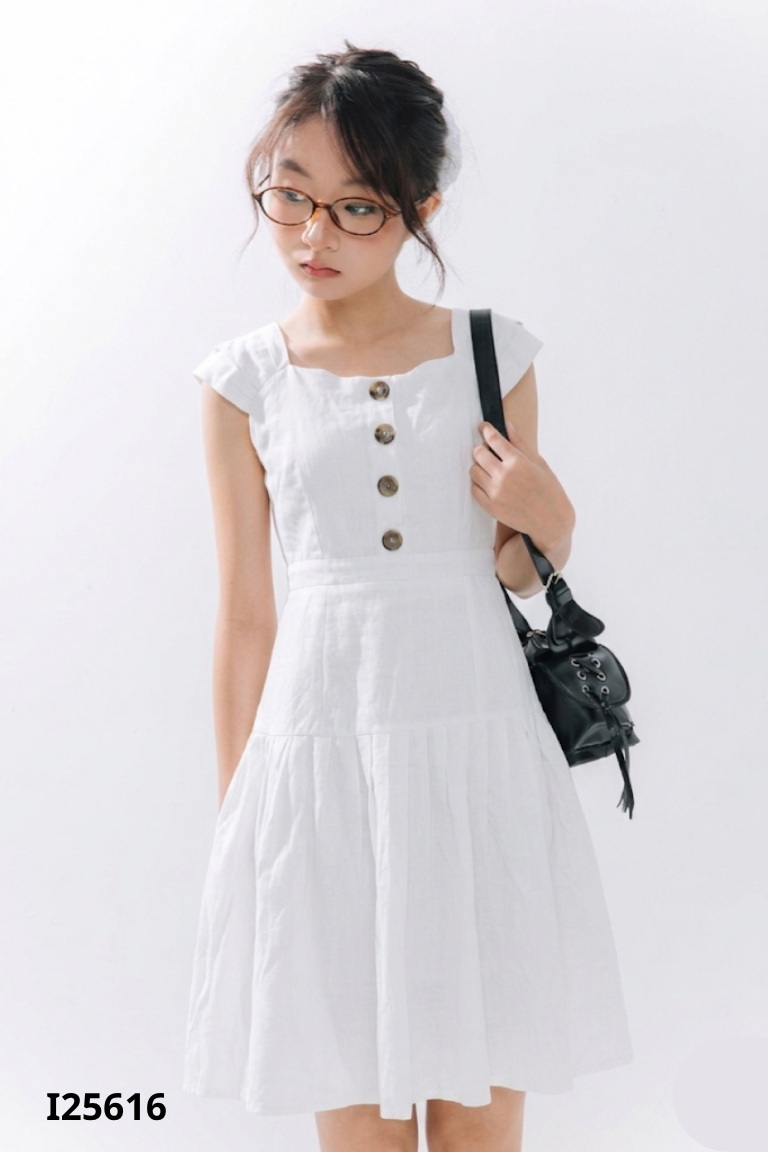 Váy trắng cổ vuông cúc ngực C.C STYLE