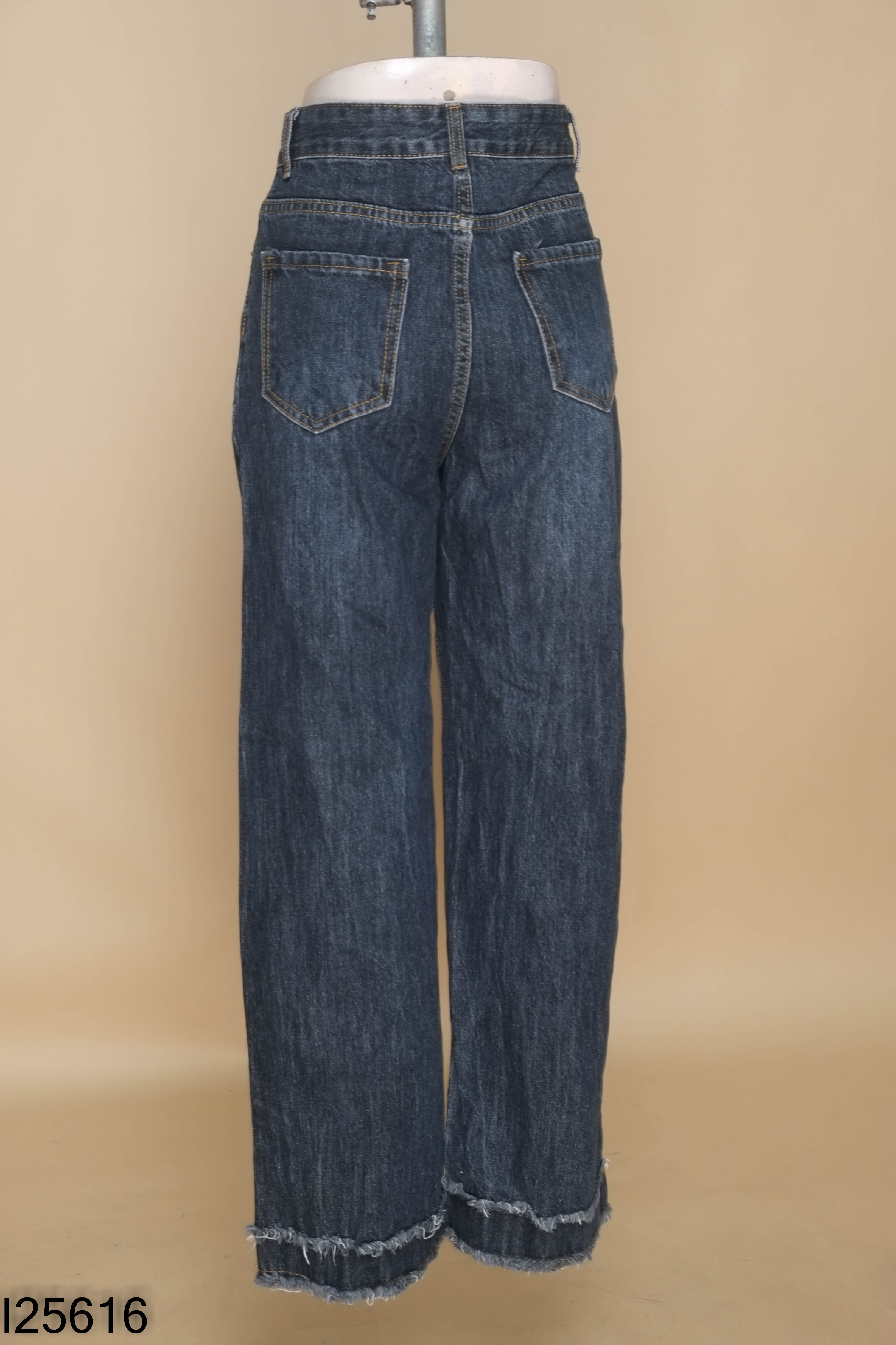 Quần jeans xanh ống rộng