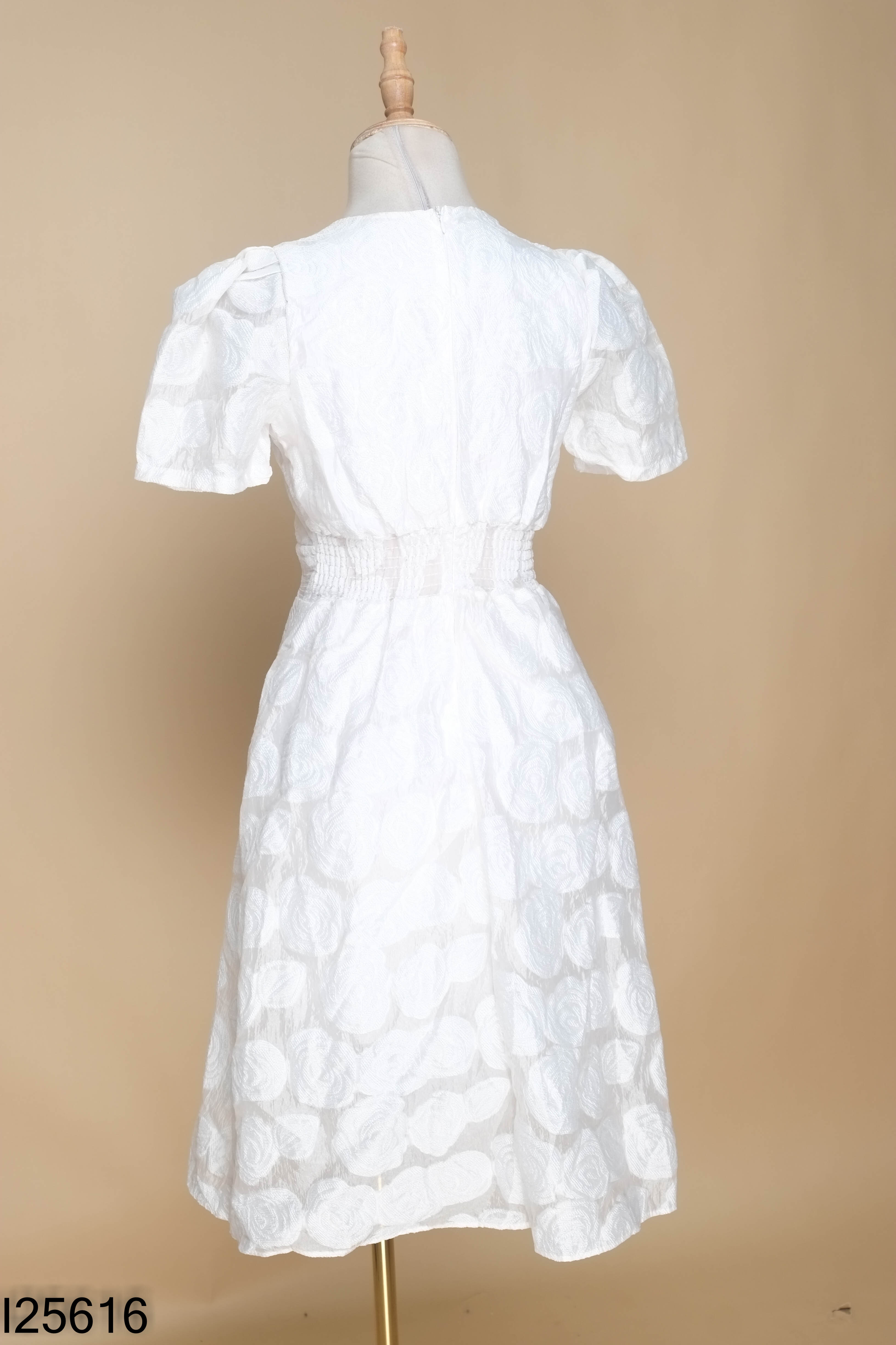 Váy trắng ren hoa PHUC LE SUIT