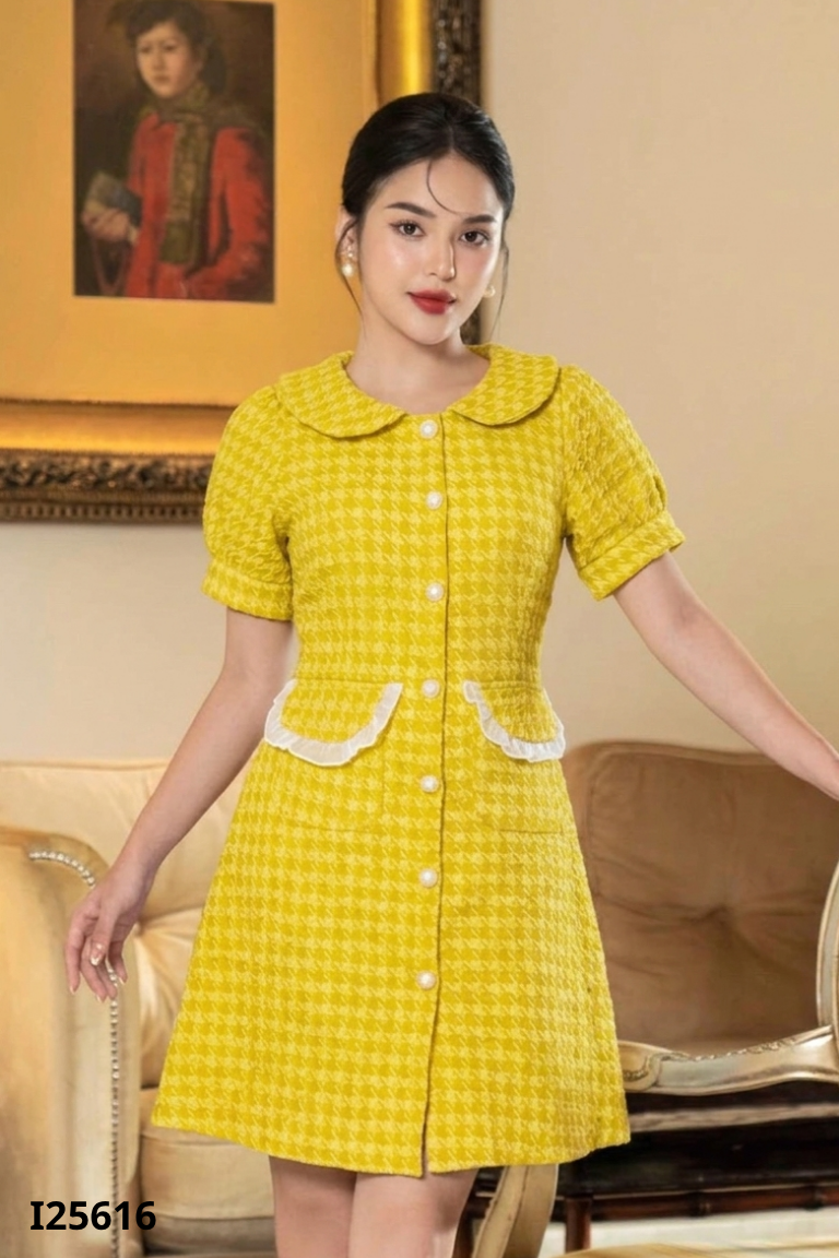 Váy gấm vàng cúc ngọc