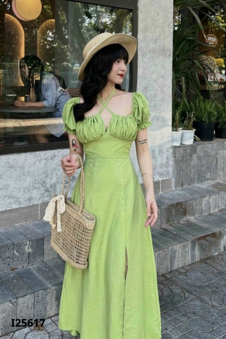 Váy xanh lá trễ vai