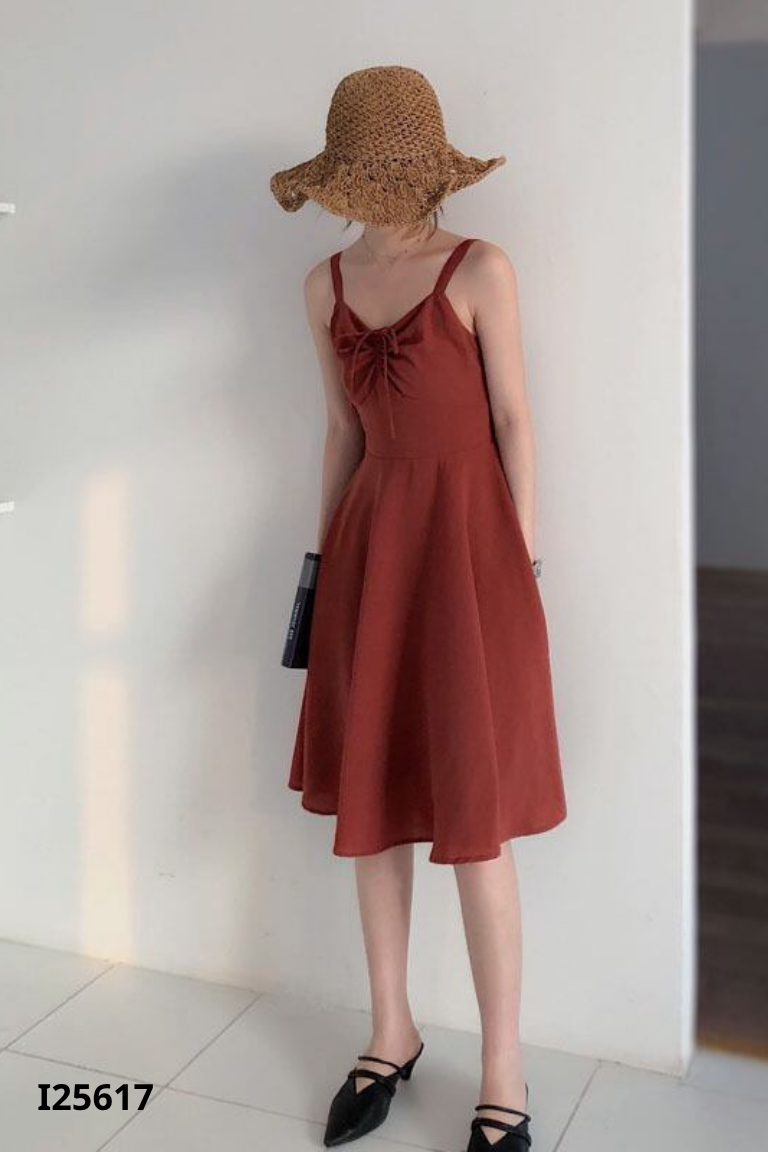 Váy đỏ ruốc dây ngực