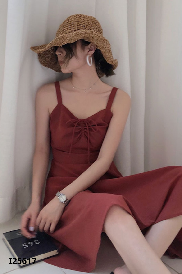 Váy đỏ ruốc dây ngực