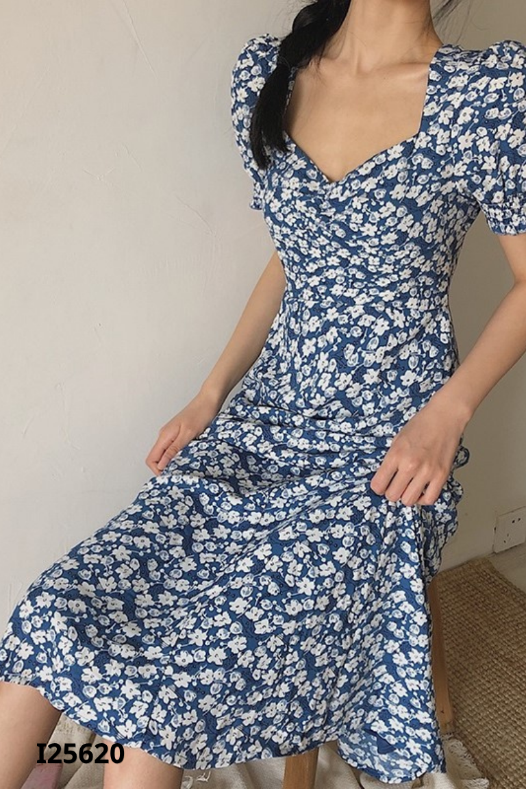 Váy xanh họa tiết hoa