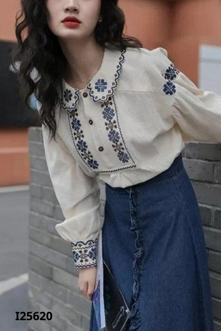 Áo kiểu trắng họa tiết cổ