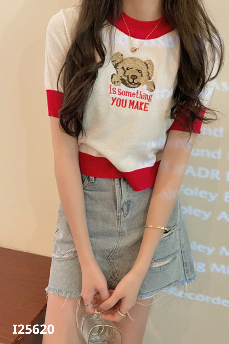 Áo len trắng thêu gấu