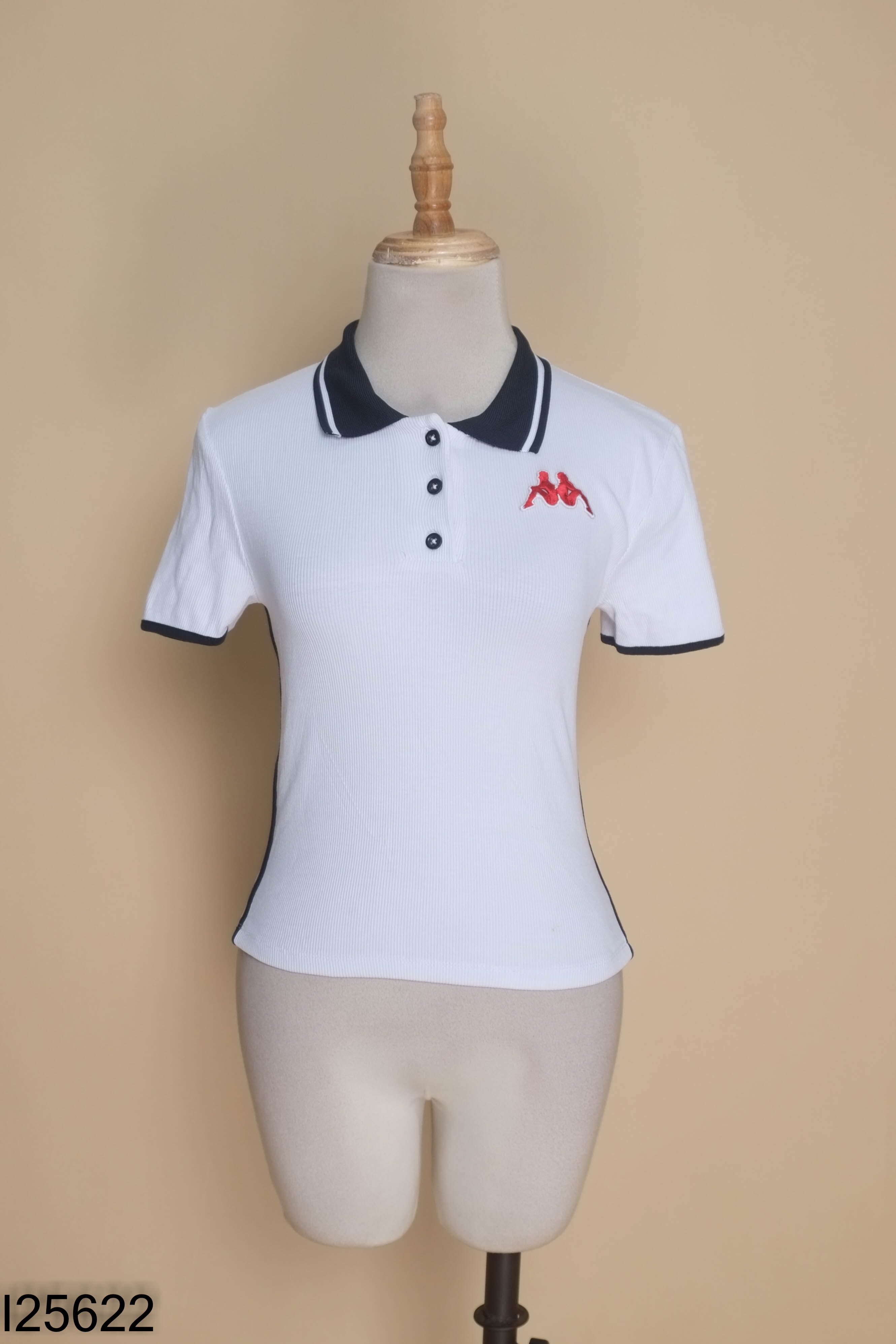 Áo polo trắng cổ xanh