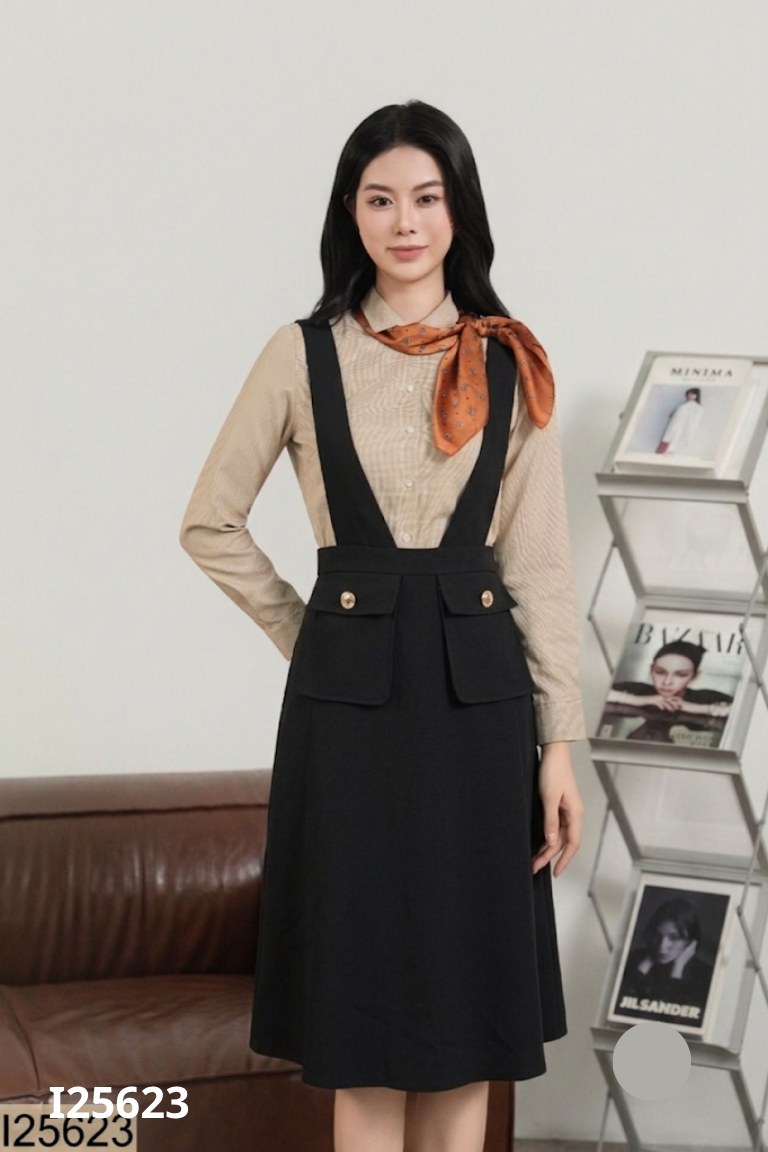 Jumpsuit đen phối túi