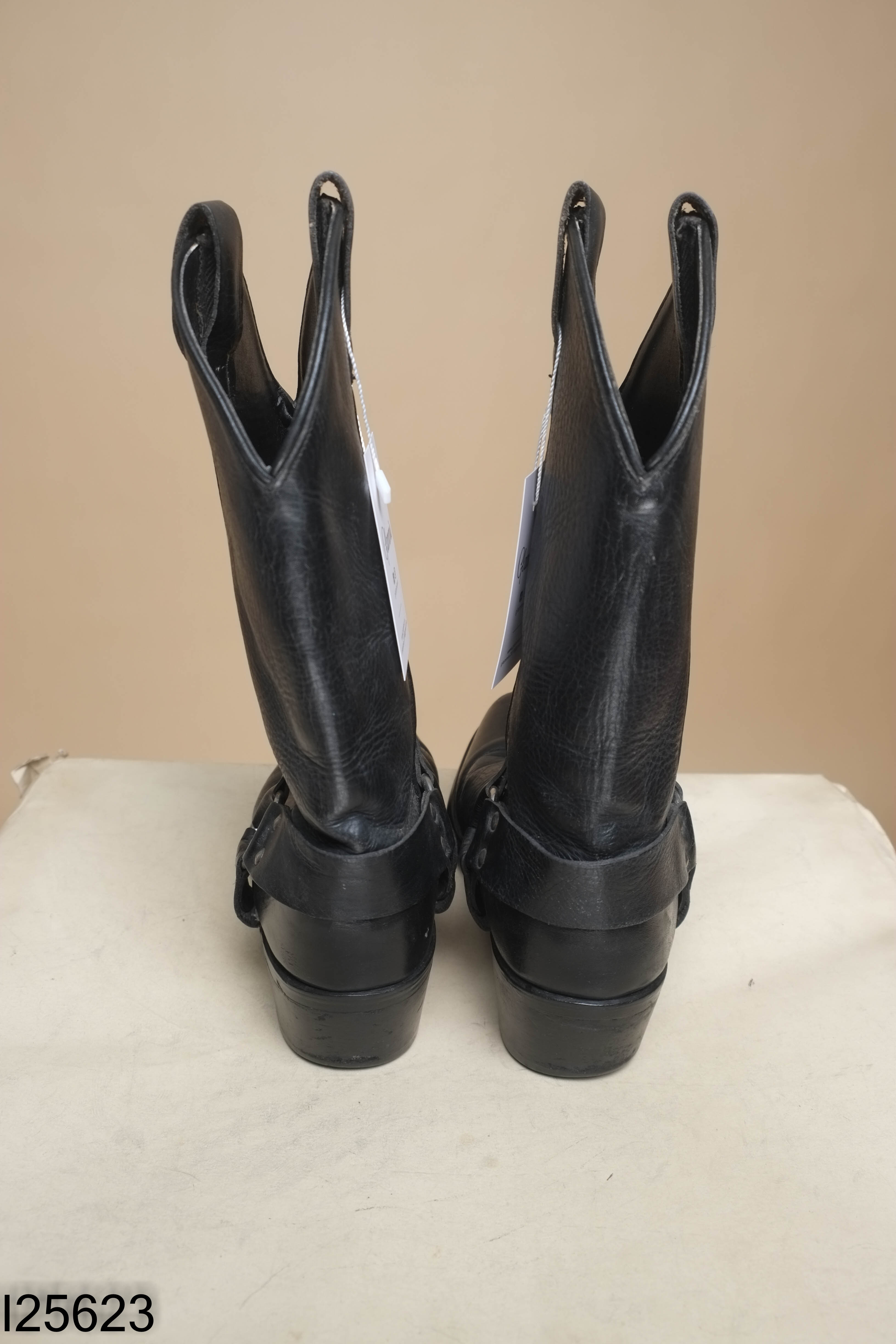 Giày boots da đen lửng