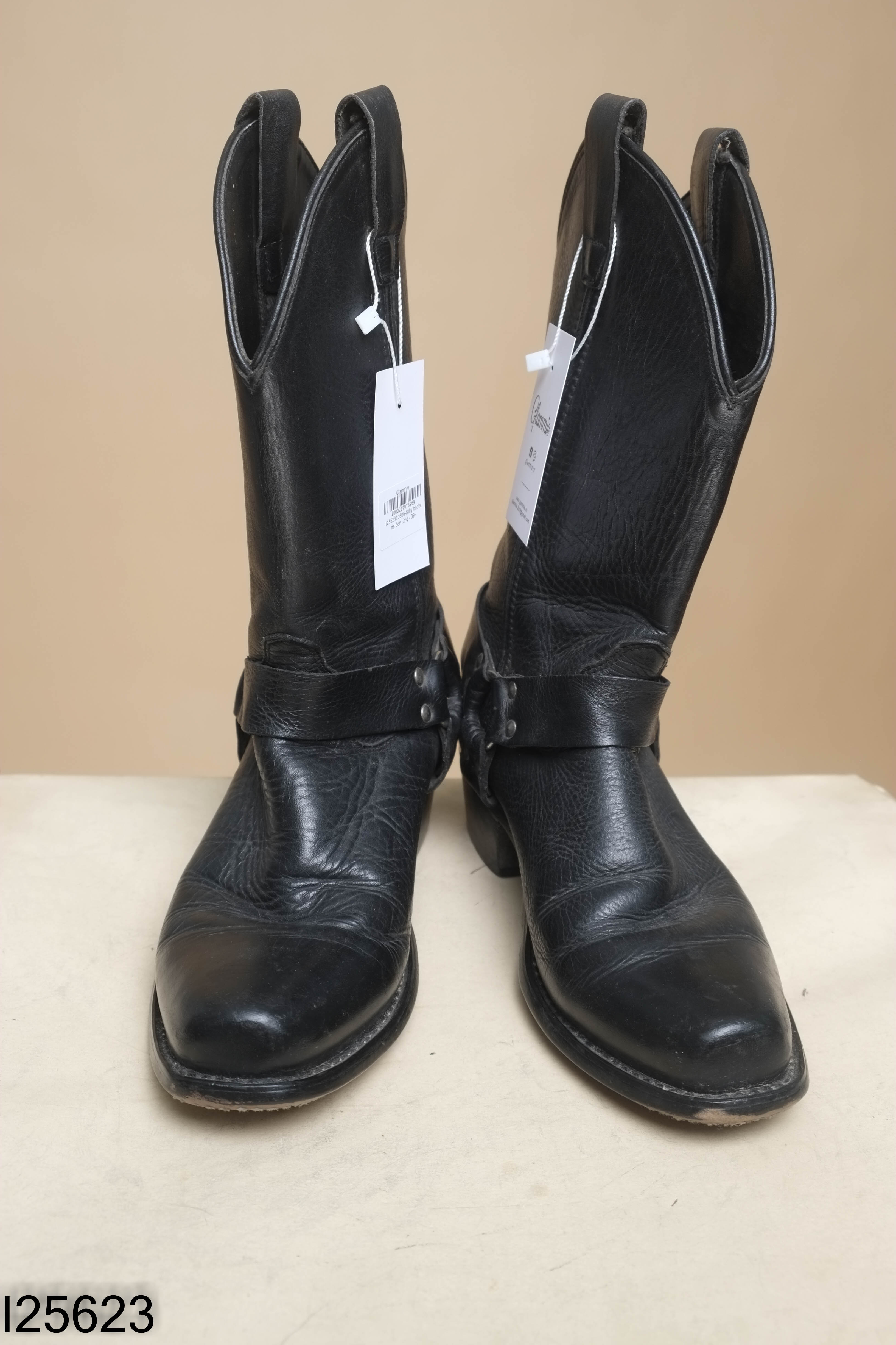 Giày boots da đen lửng