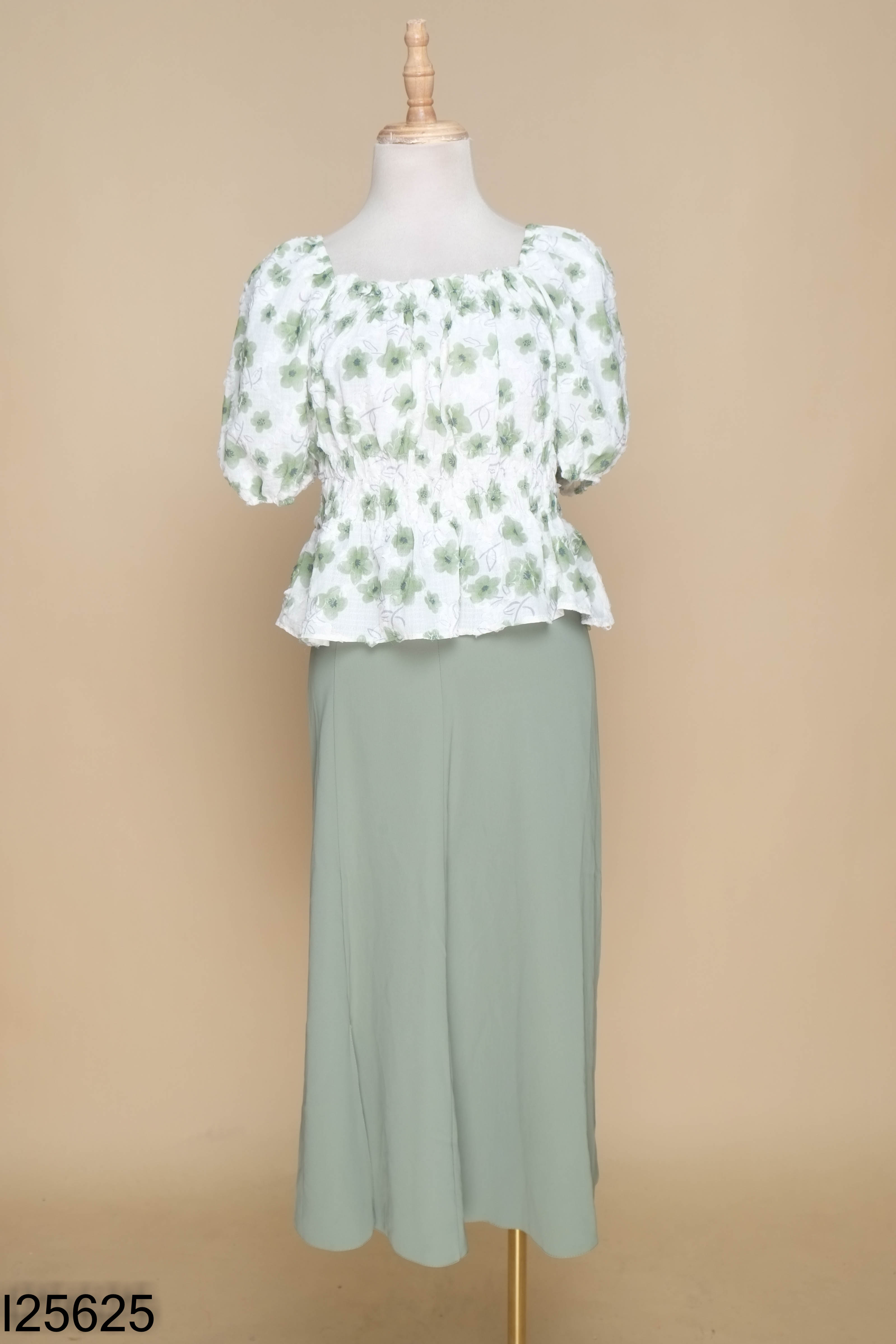 SET áo trắng hoa xanh+ chan váy xanh