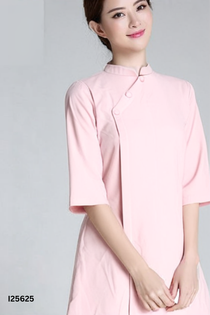 Váy hồng cổ tàu phối cúc