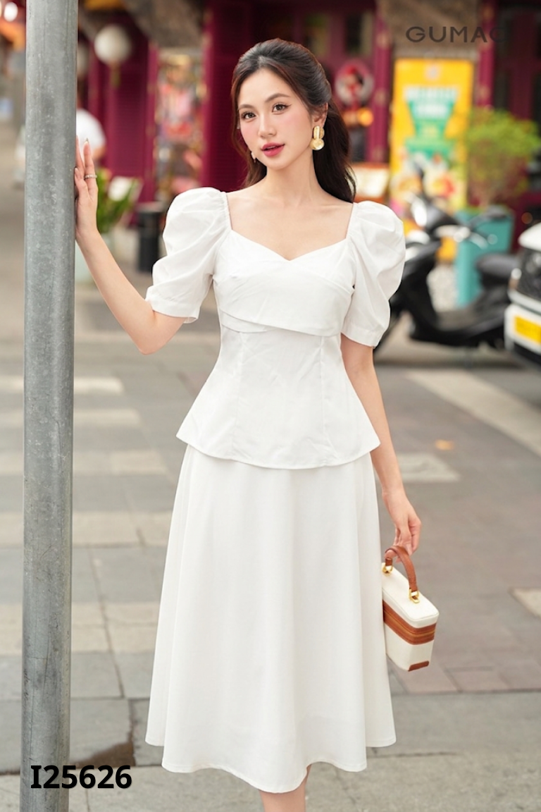NEWTAG Áo trắng cổ vuông