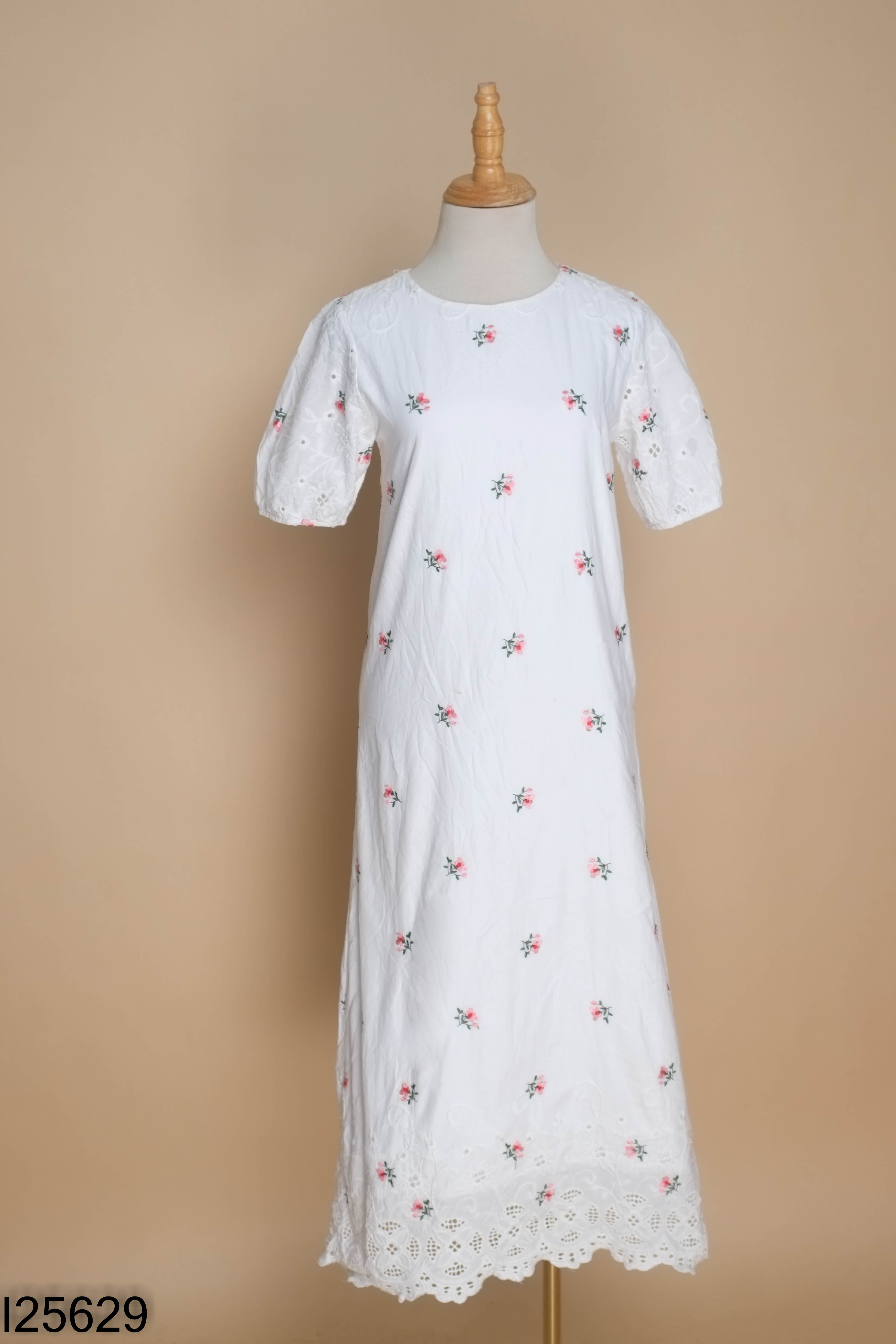 Váy trắng TOP SHOP thêu hoa