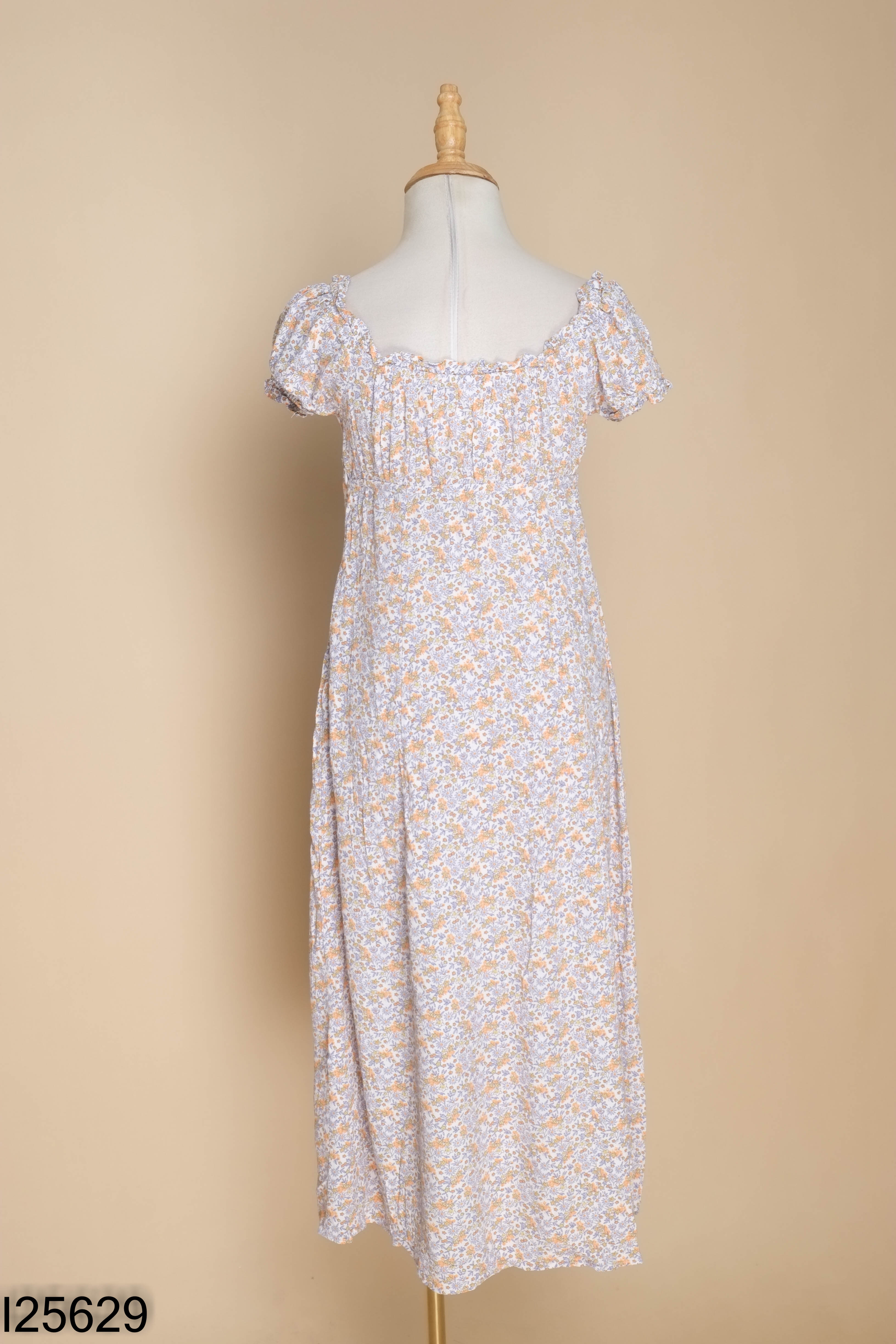 Váy trắng hoa nhí H&M