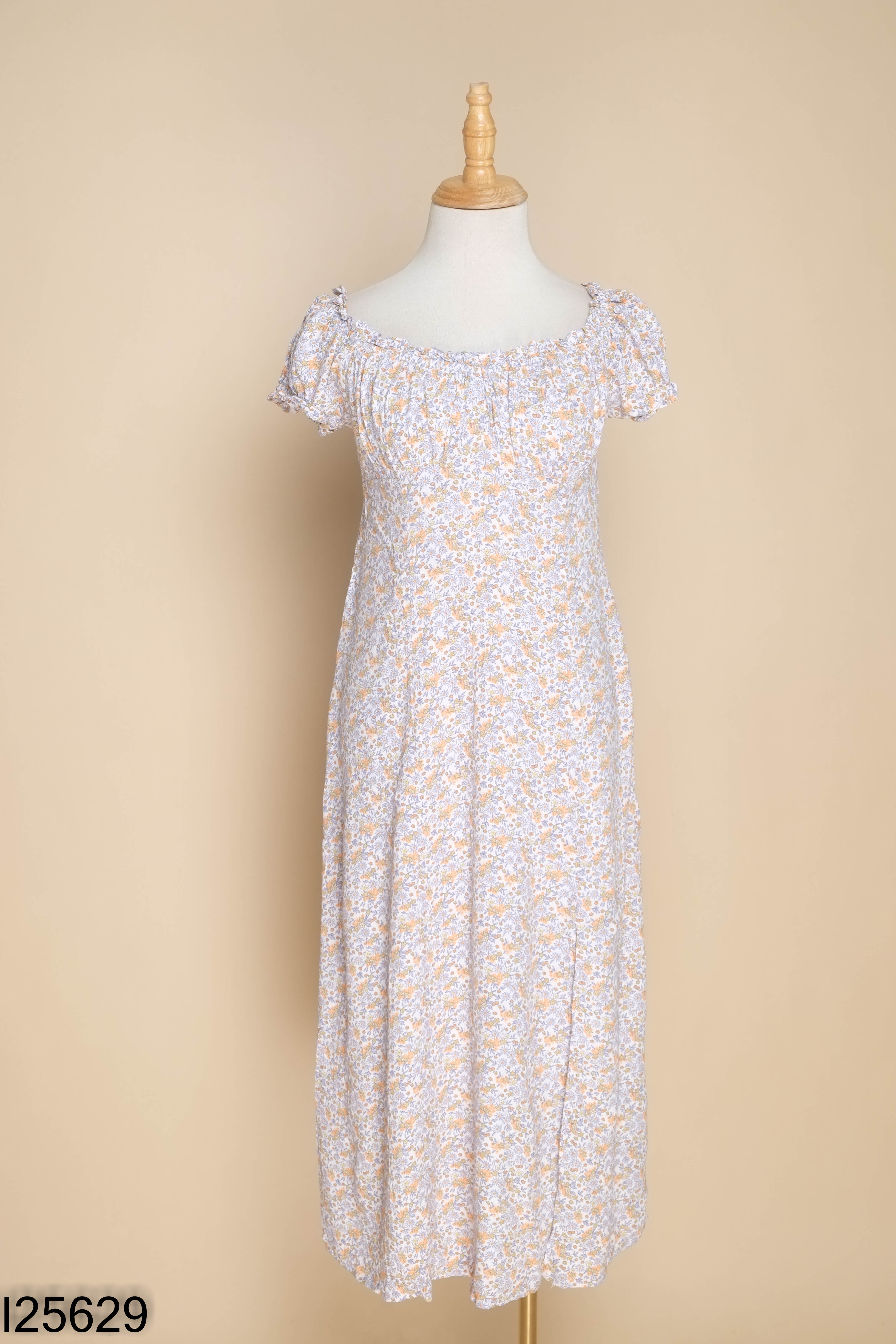 Váy trắng hoa nhí H&M