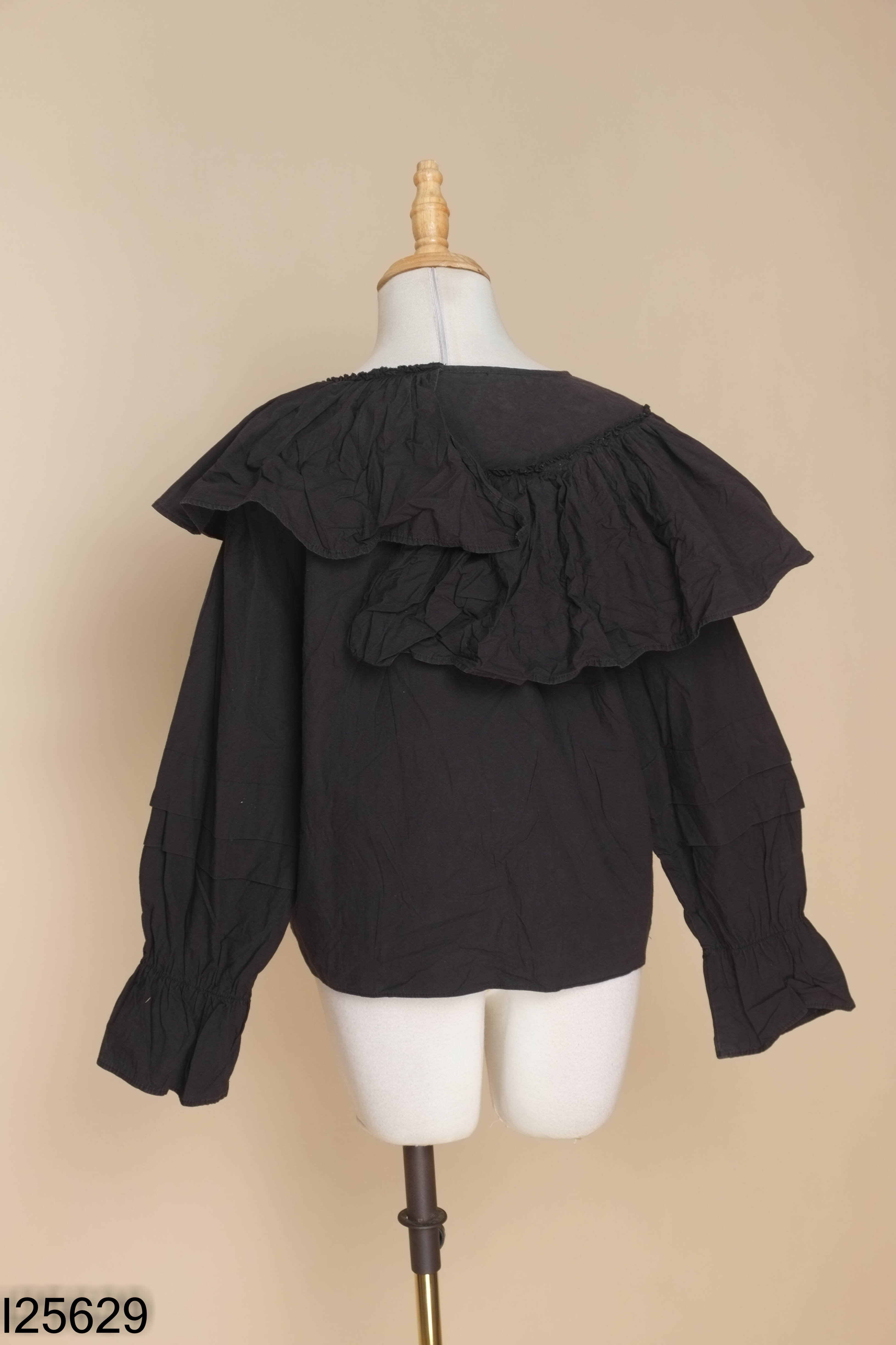 Áo kiểu đen ZARA bèo cổ tim
