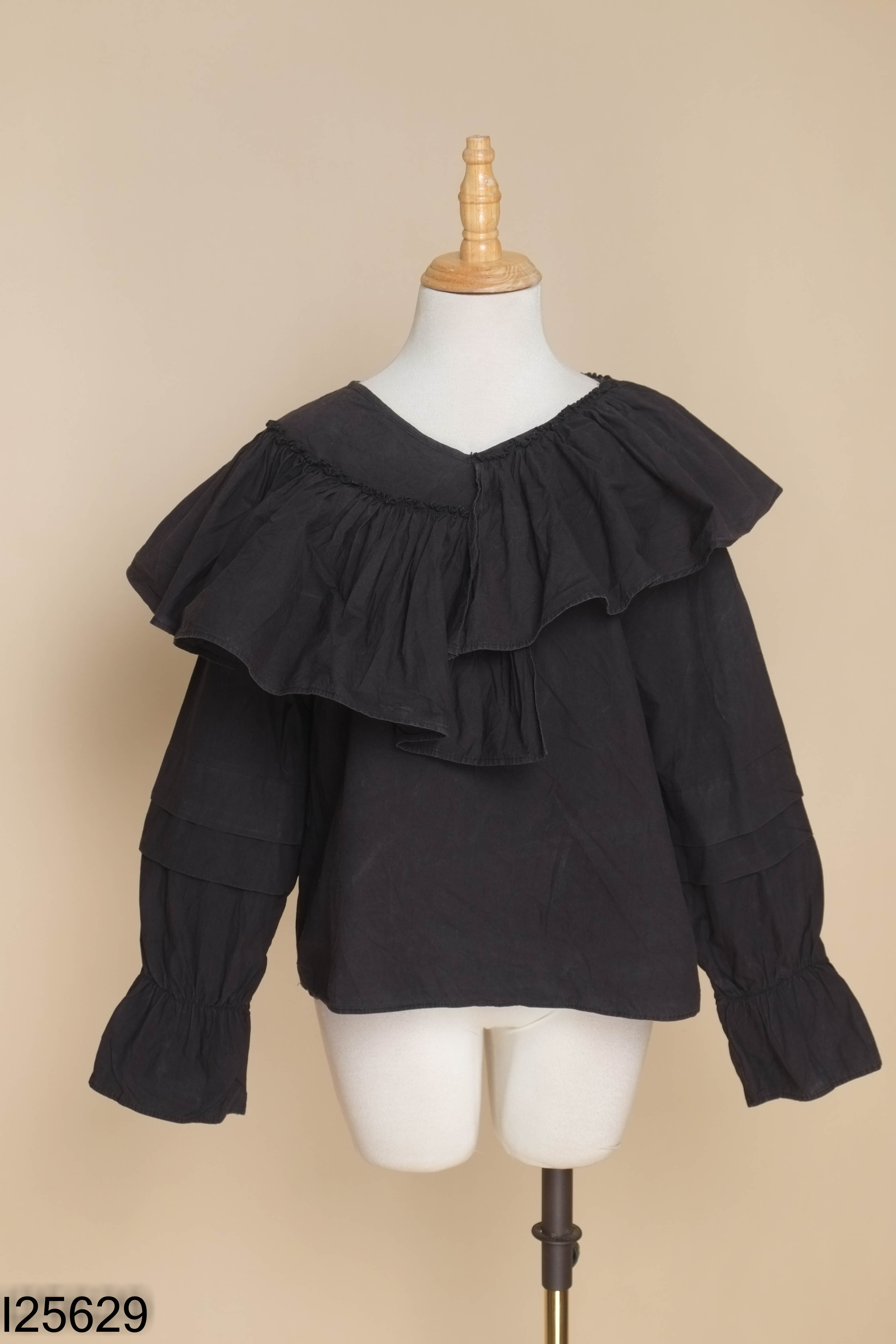 Áo kiểu đen ZARA bèo cổ tim