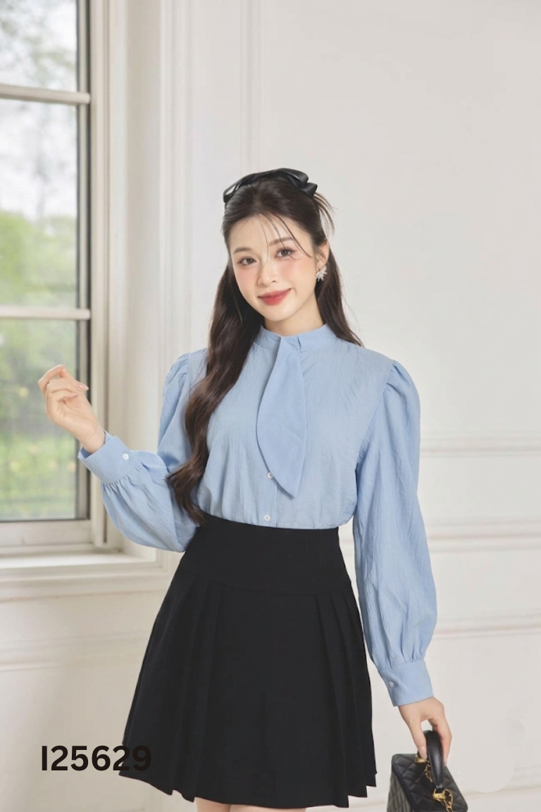 Áo sơ mi xanh cổ tàu