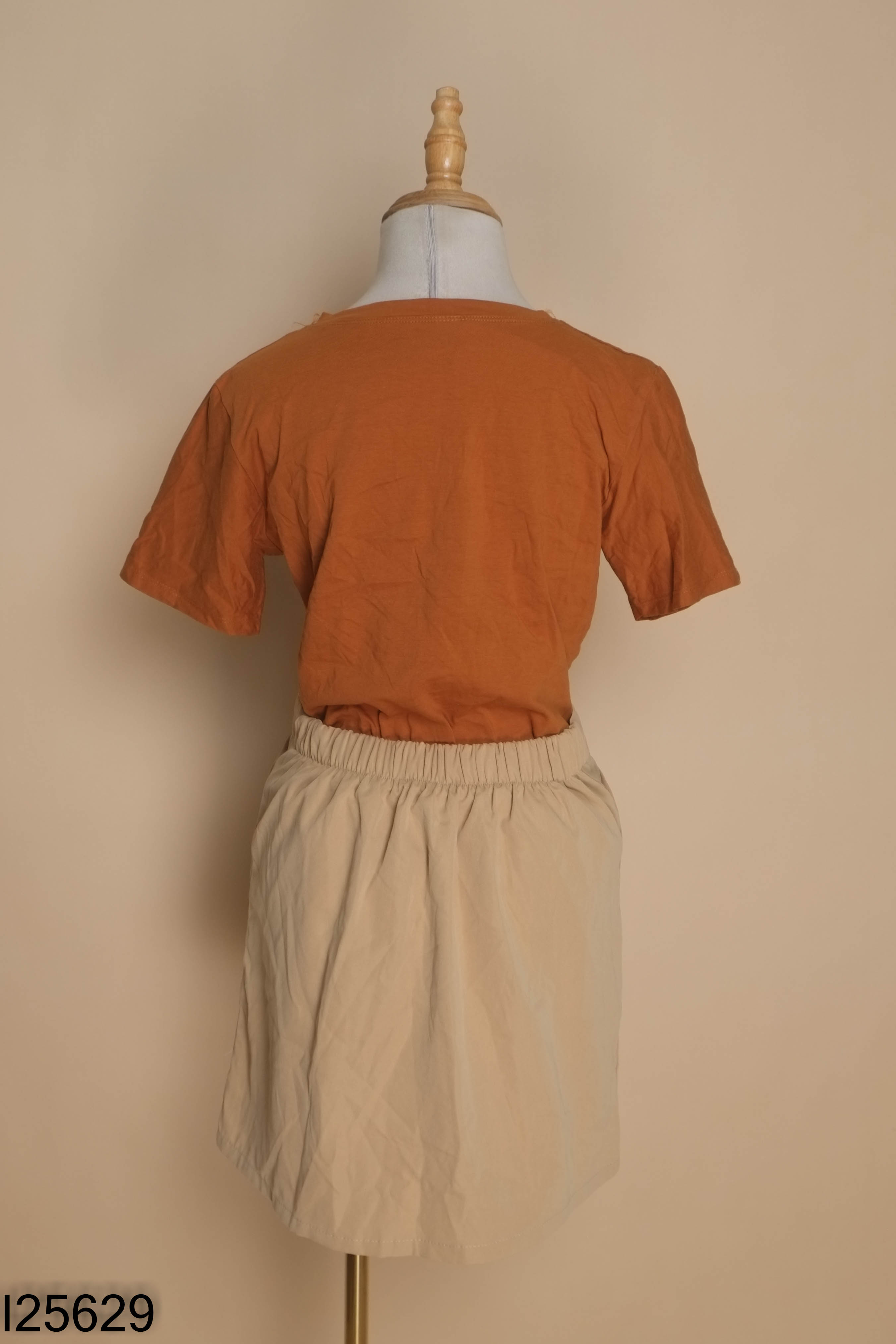 SET áo thun nâu+ chân váy nâu