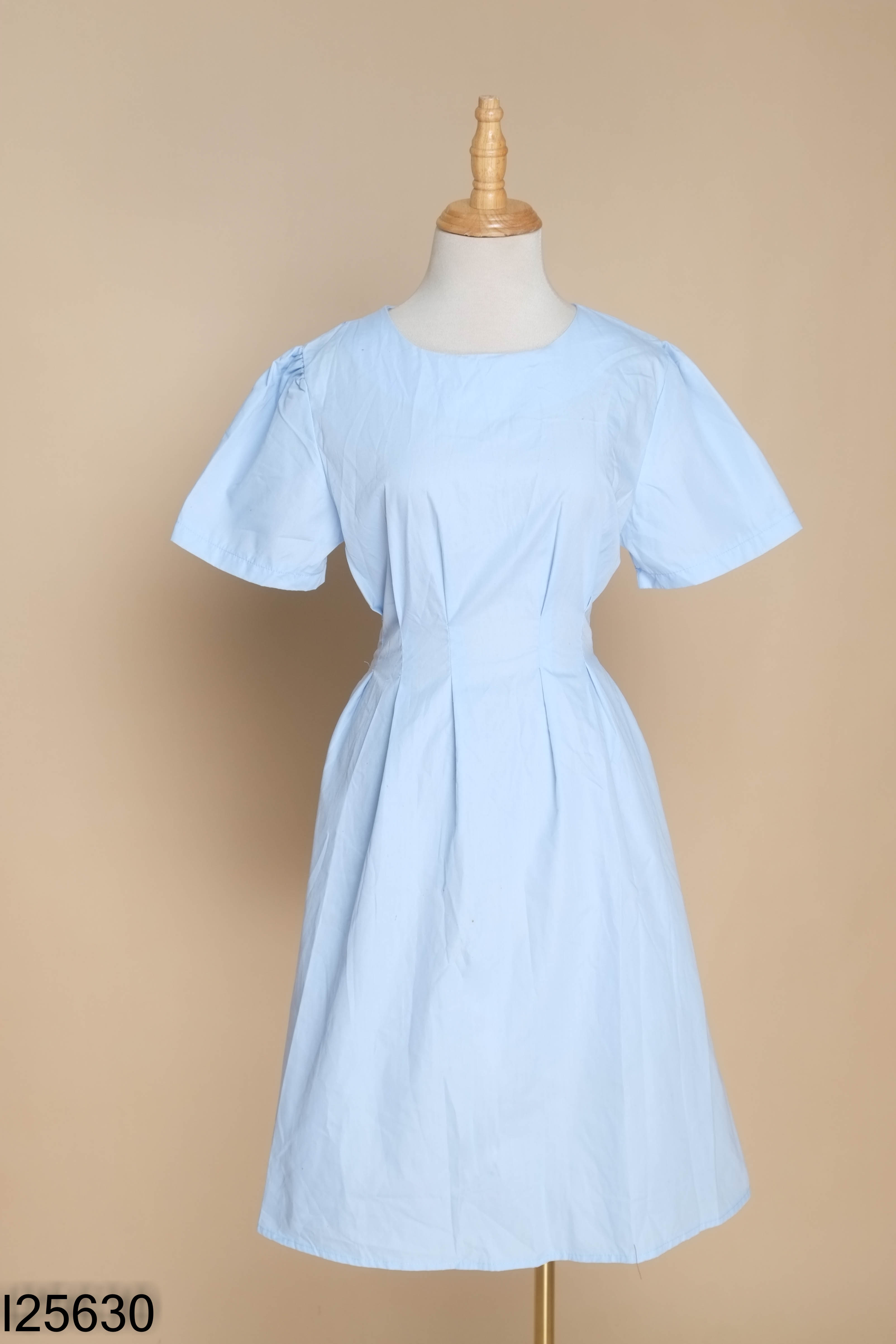 Váy xanh suông buộc dây eo