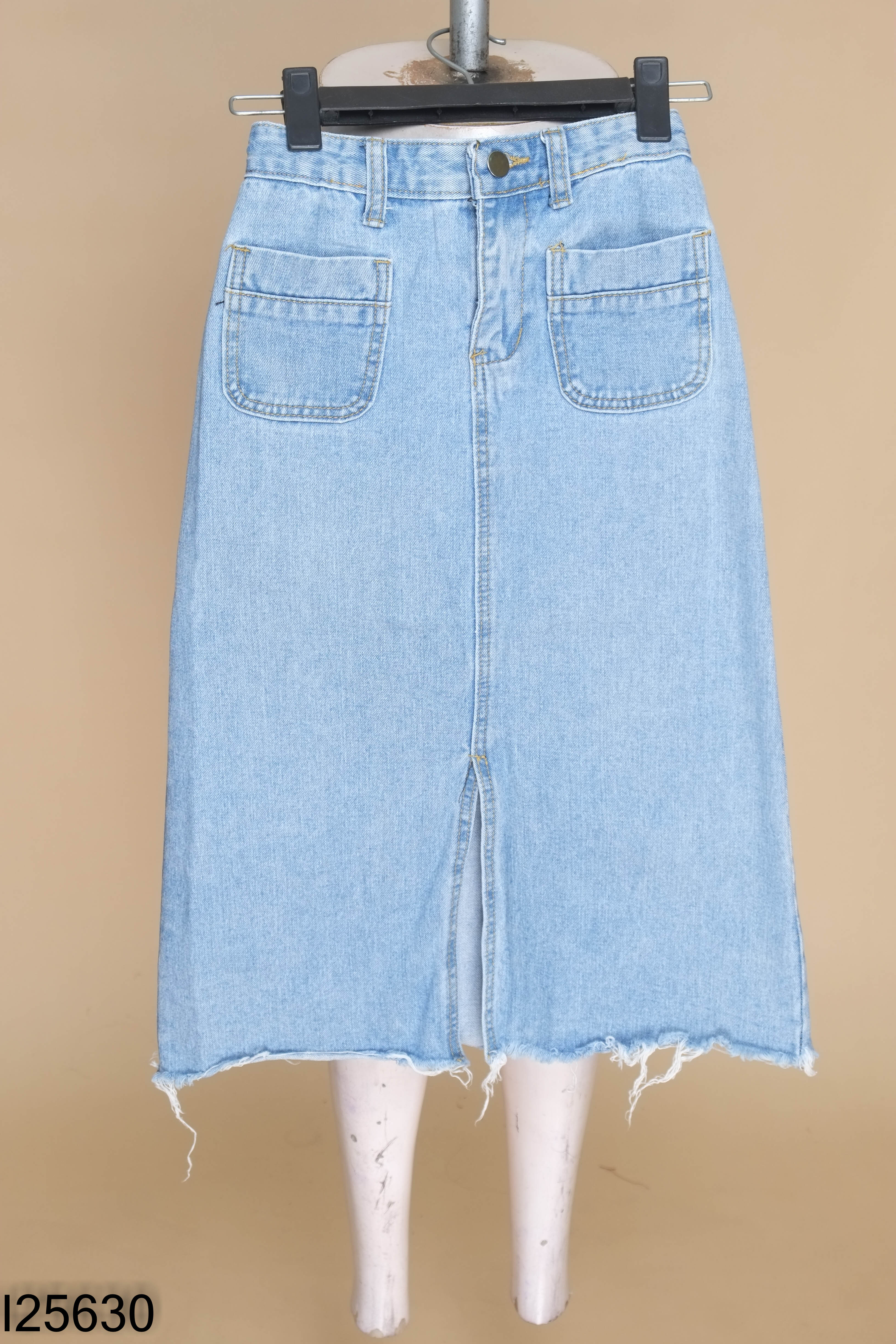 Chân váy jeans xanh 2 túi trước xẻ