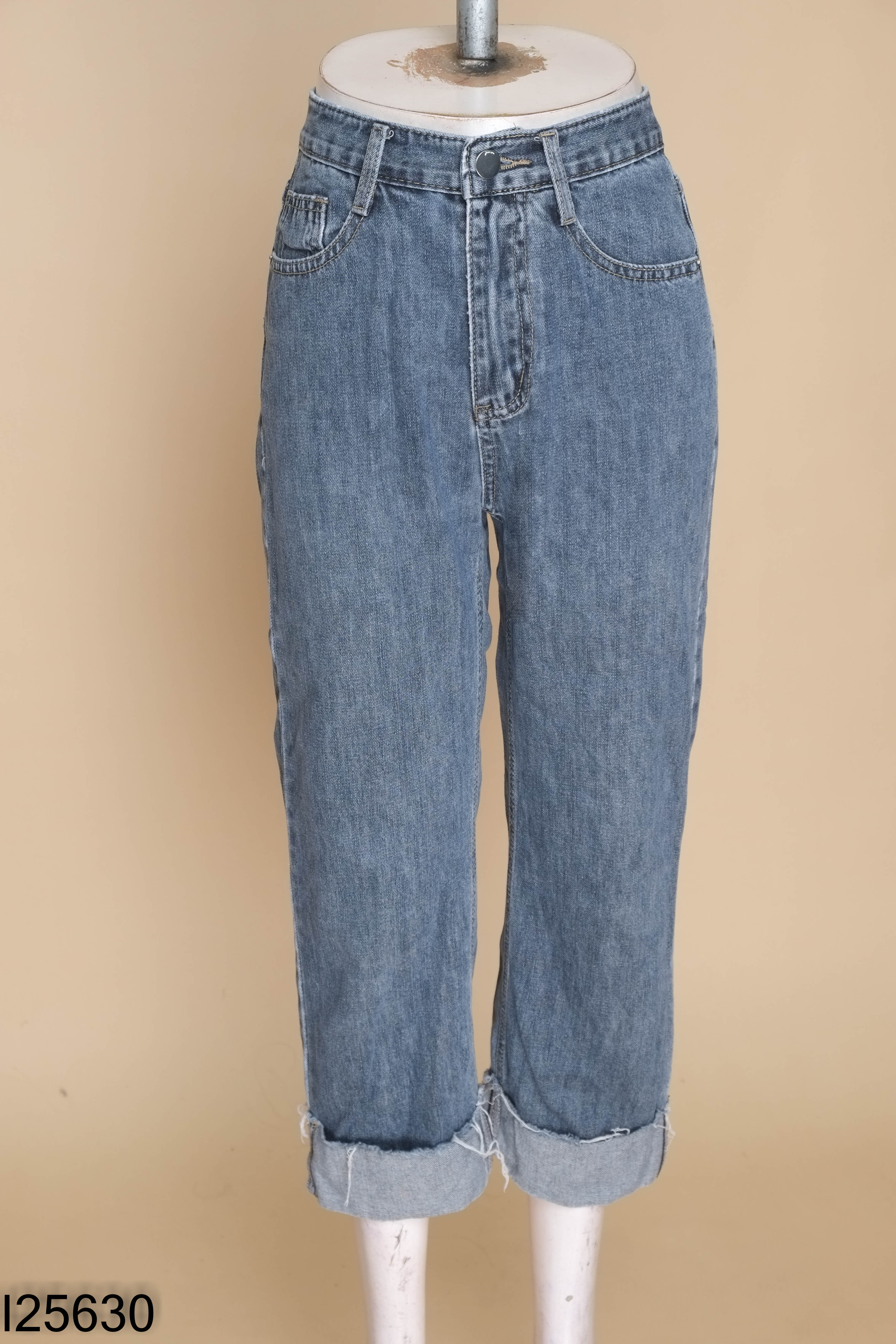 Quần jeans ống đứng bẳn ống