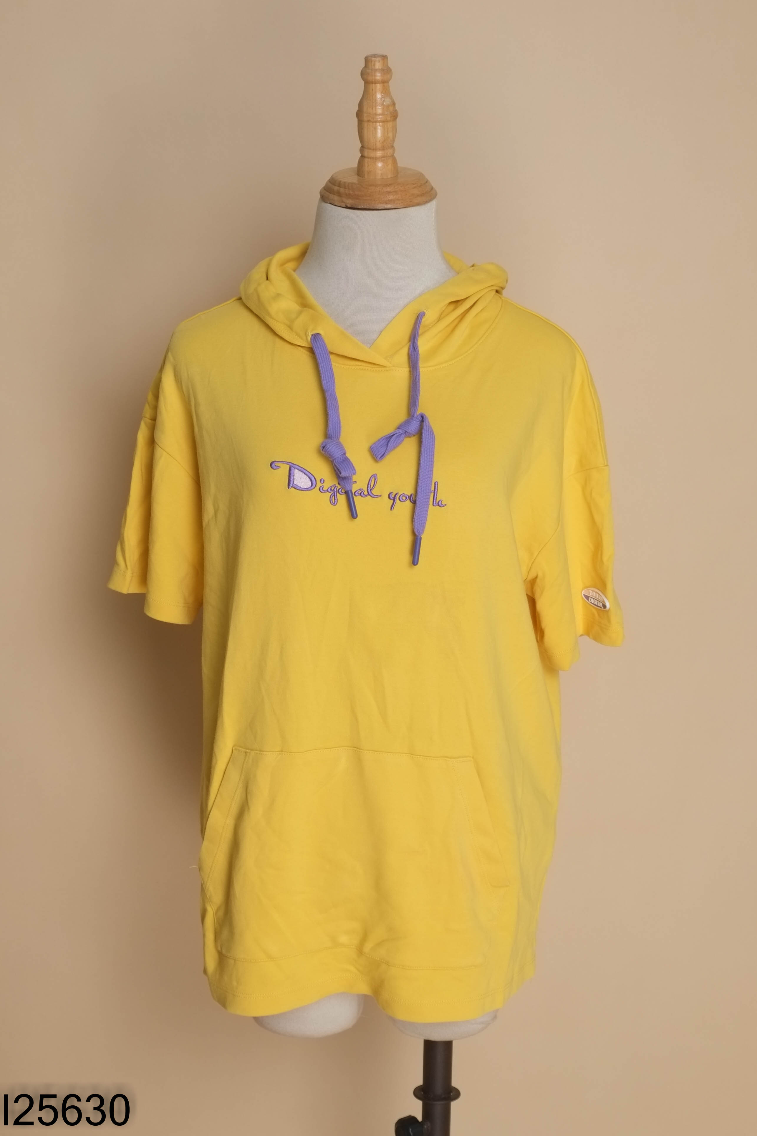 Áo hoodie vàng tay cộc