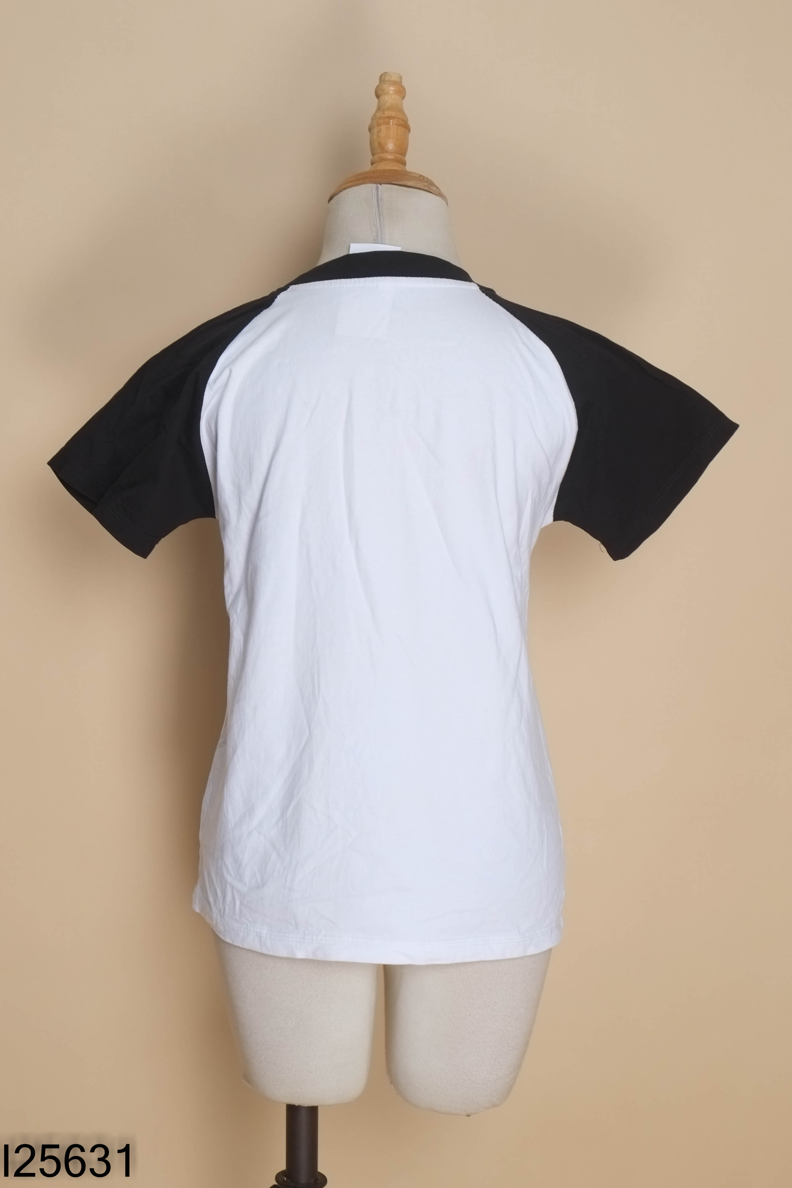 Áo thun trắng mix đen