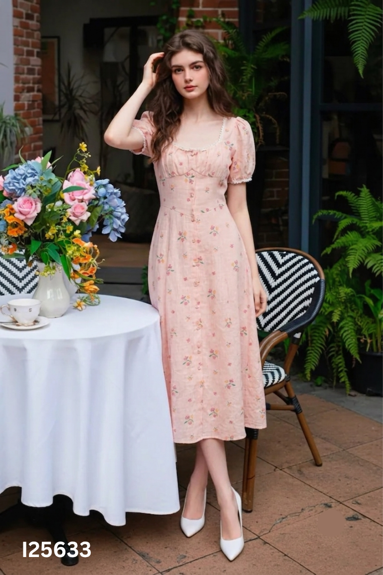 Váy hồng hoa cổ ren