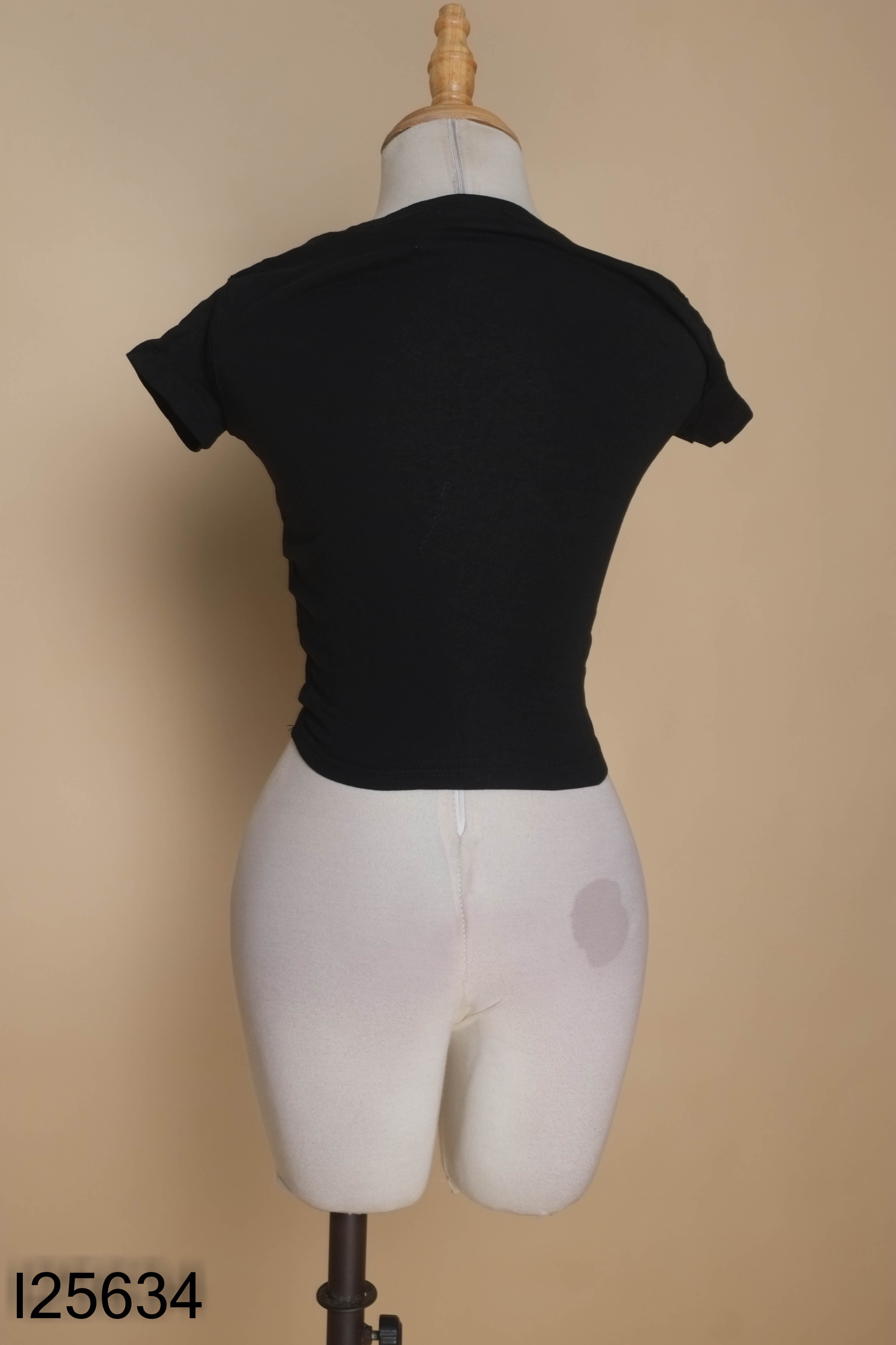 Áo crotop đen cổ thuyền