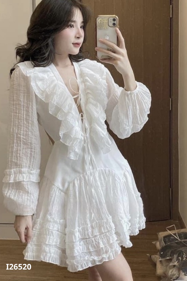 Váy trắng voan vèo cổ nhọn0