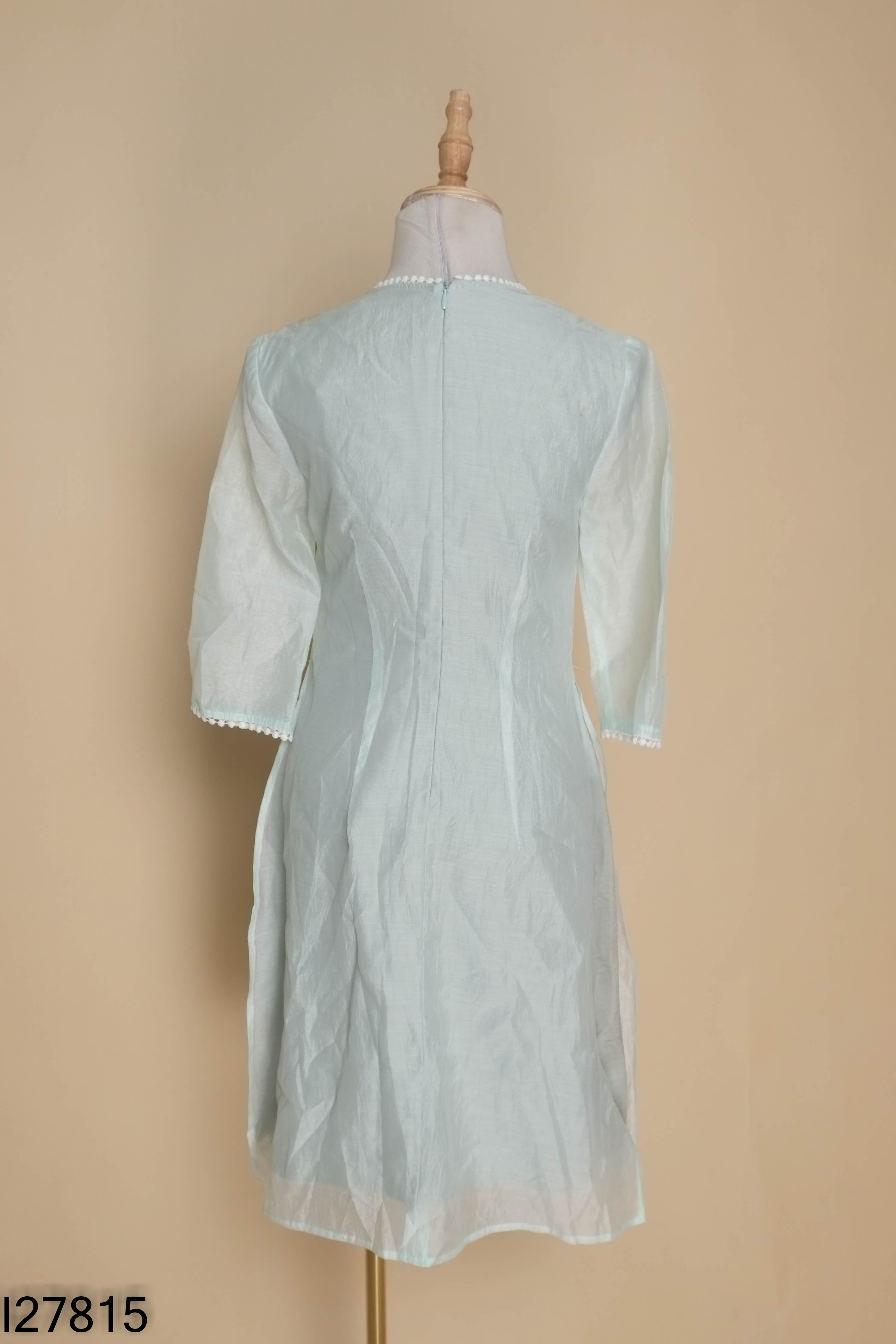 Váy xanh cổ ren MAY