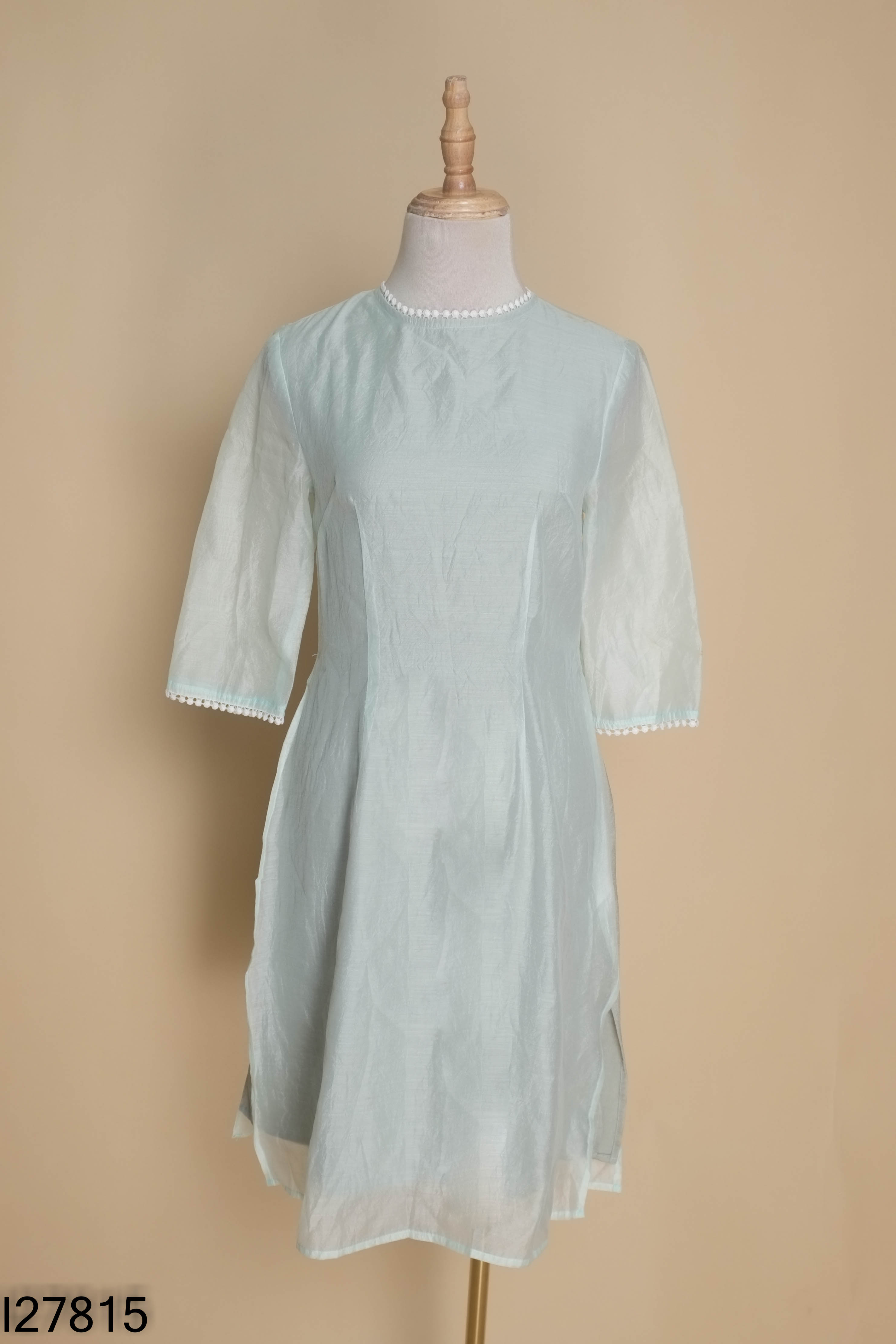Váy xanh cổ ren MAY