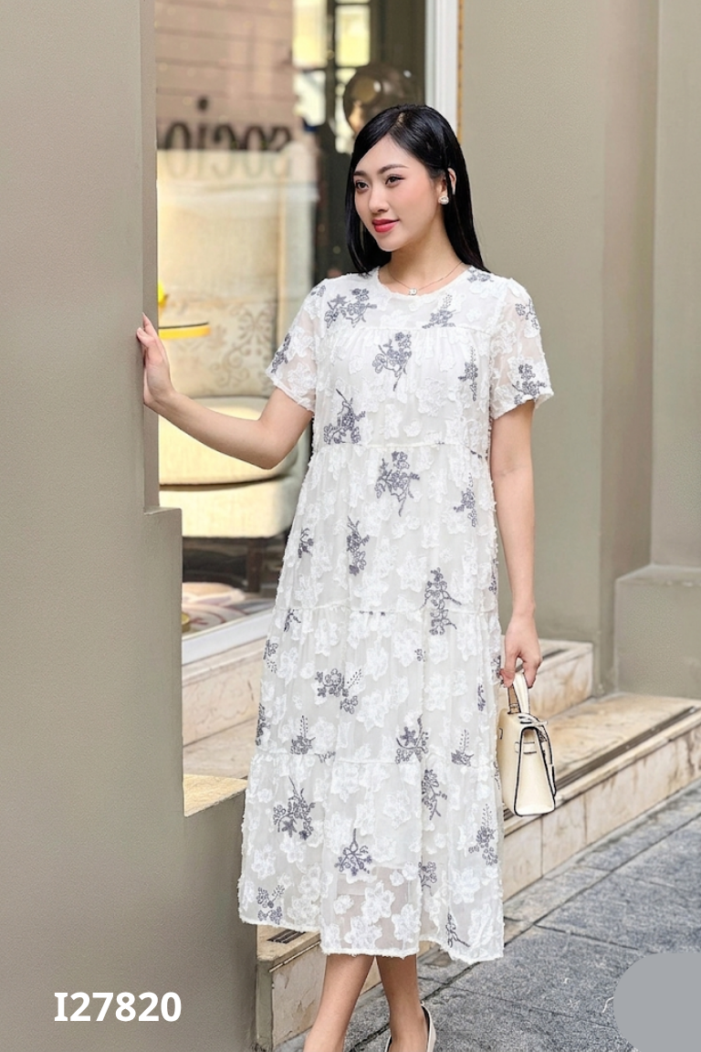 Váy trắng dài họa tiết