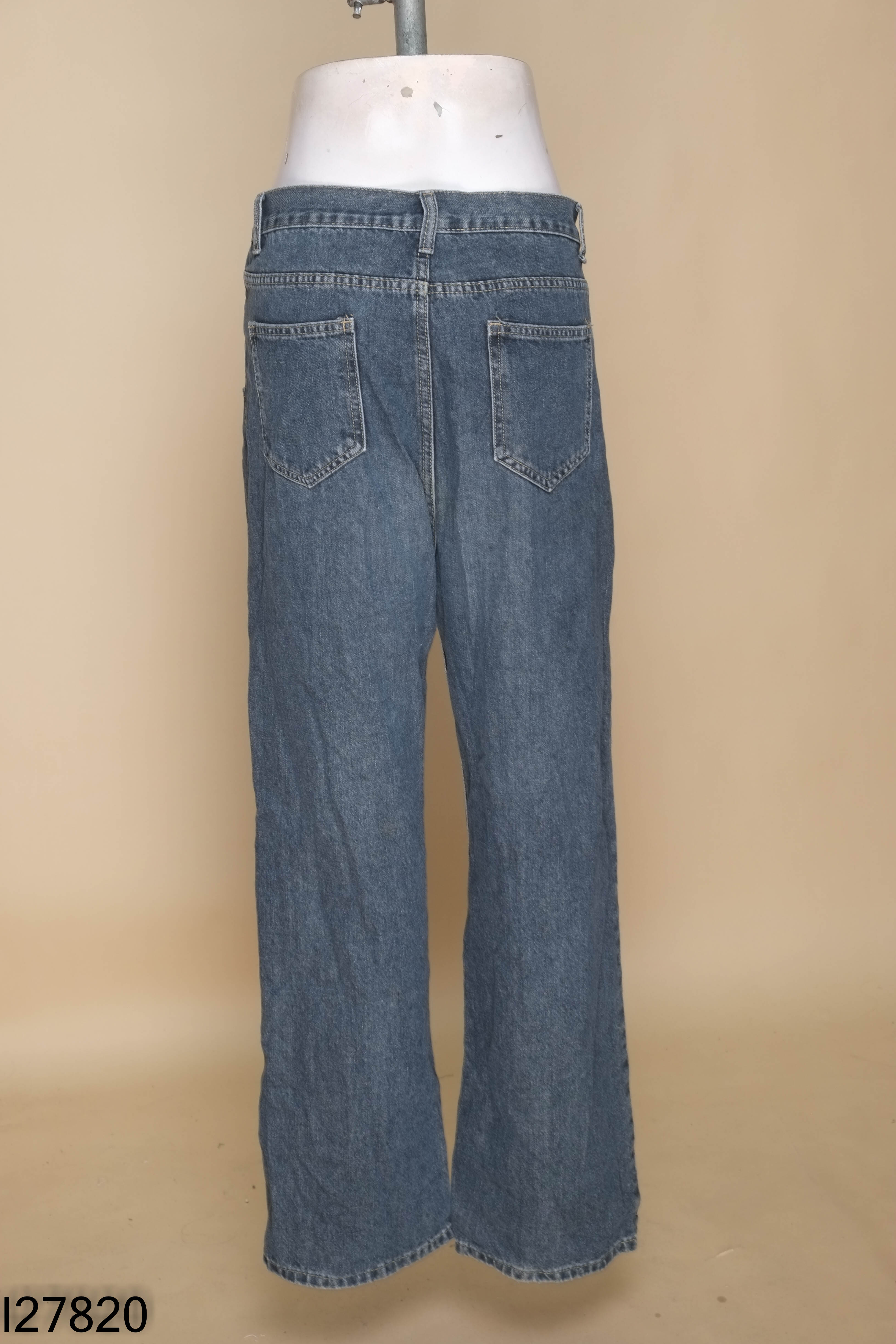 Quần jeans xanh suông