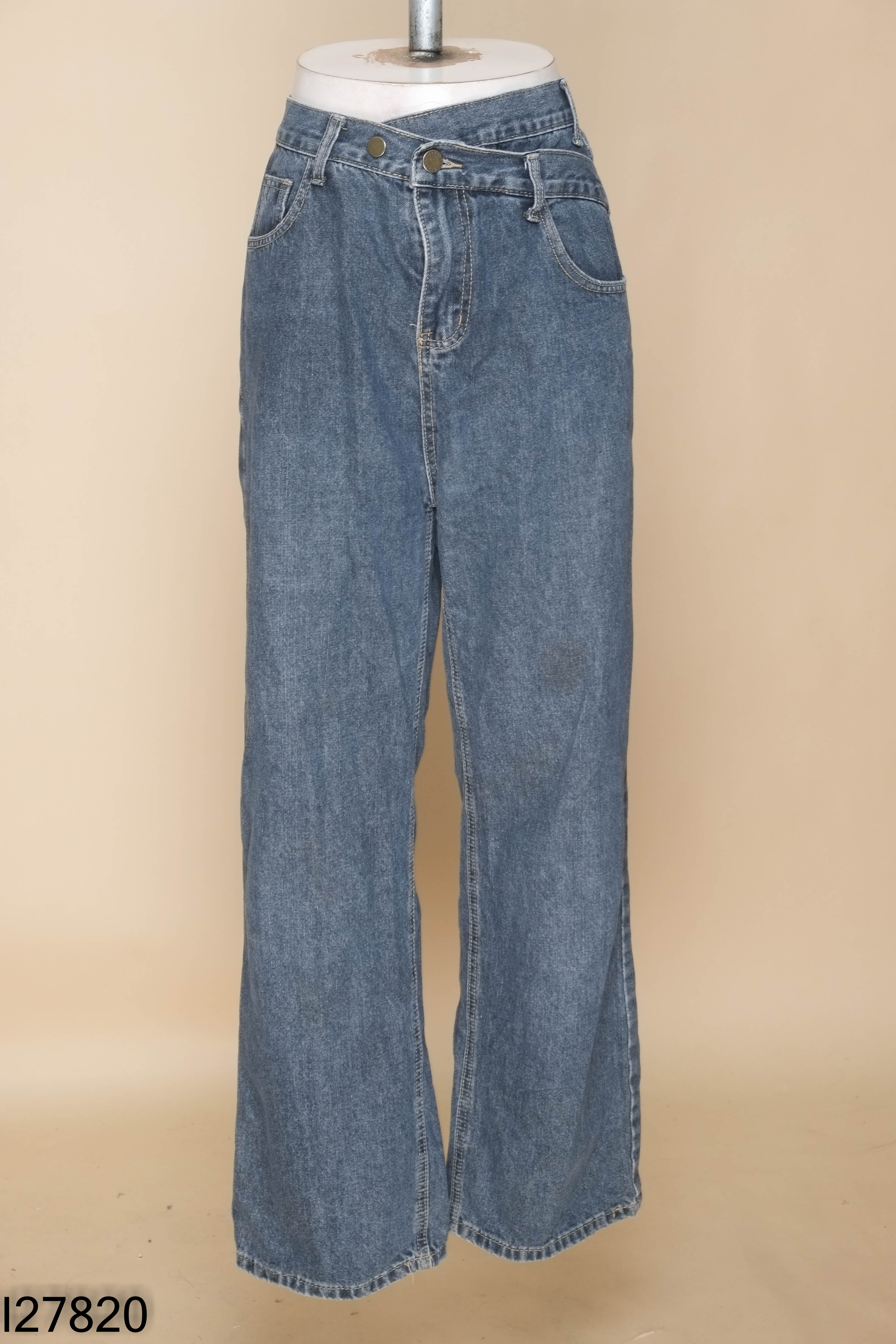Quần jeans xanh suông