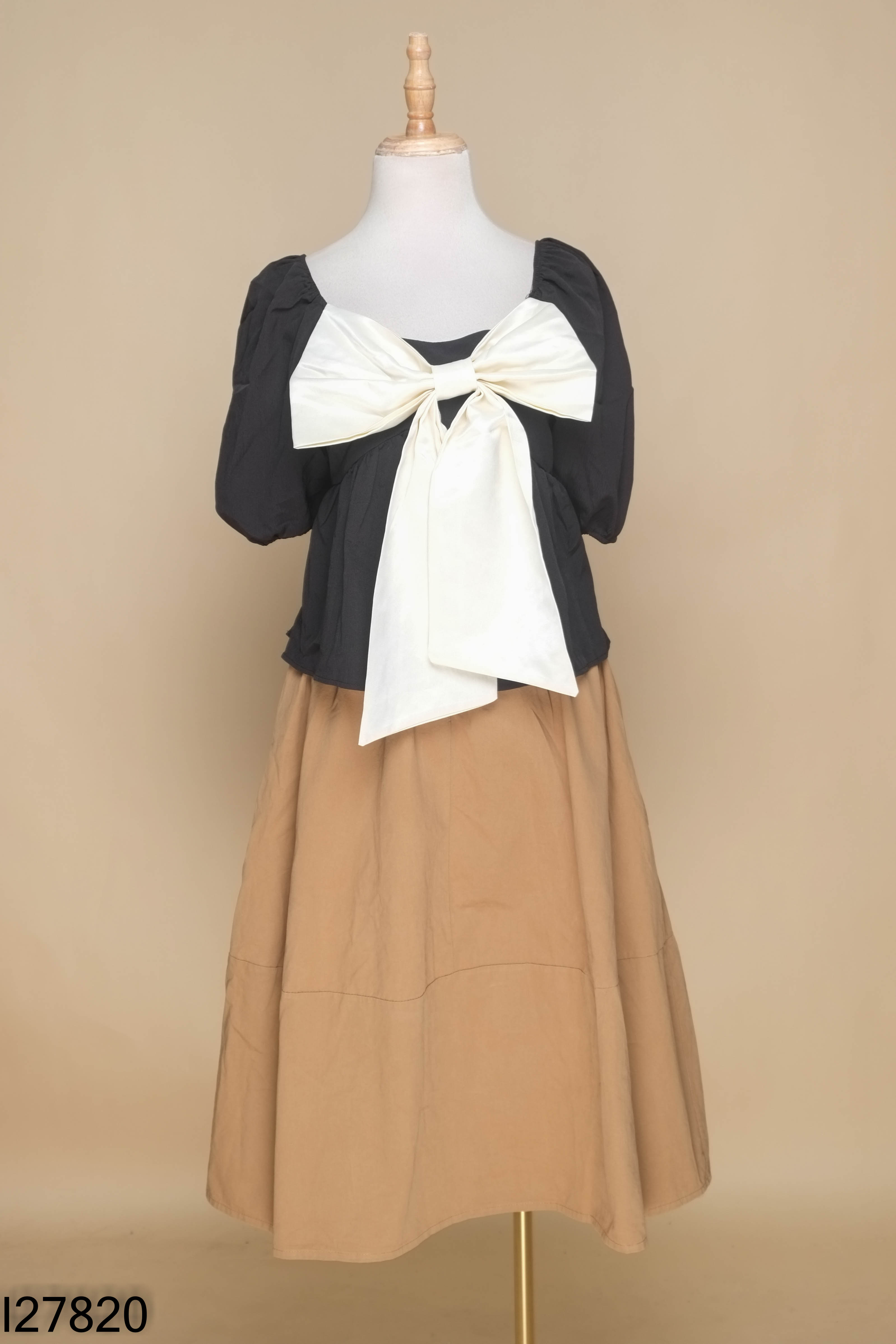 Set đen đính nơ DI YI ZI+váy