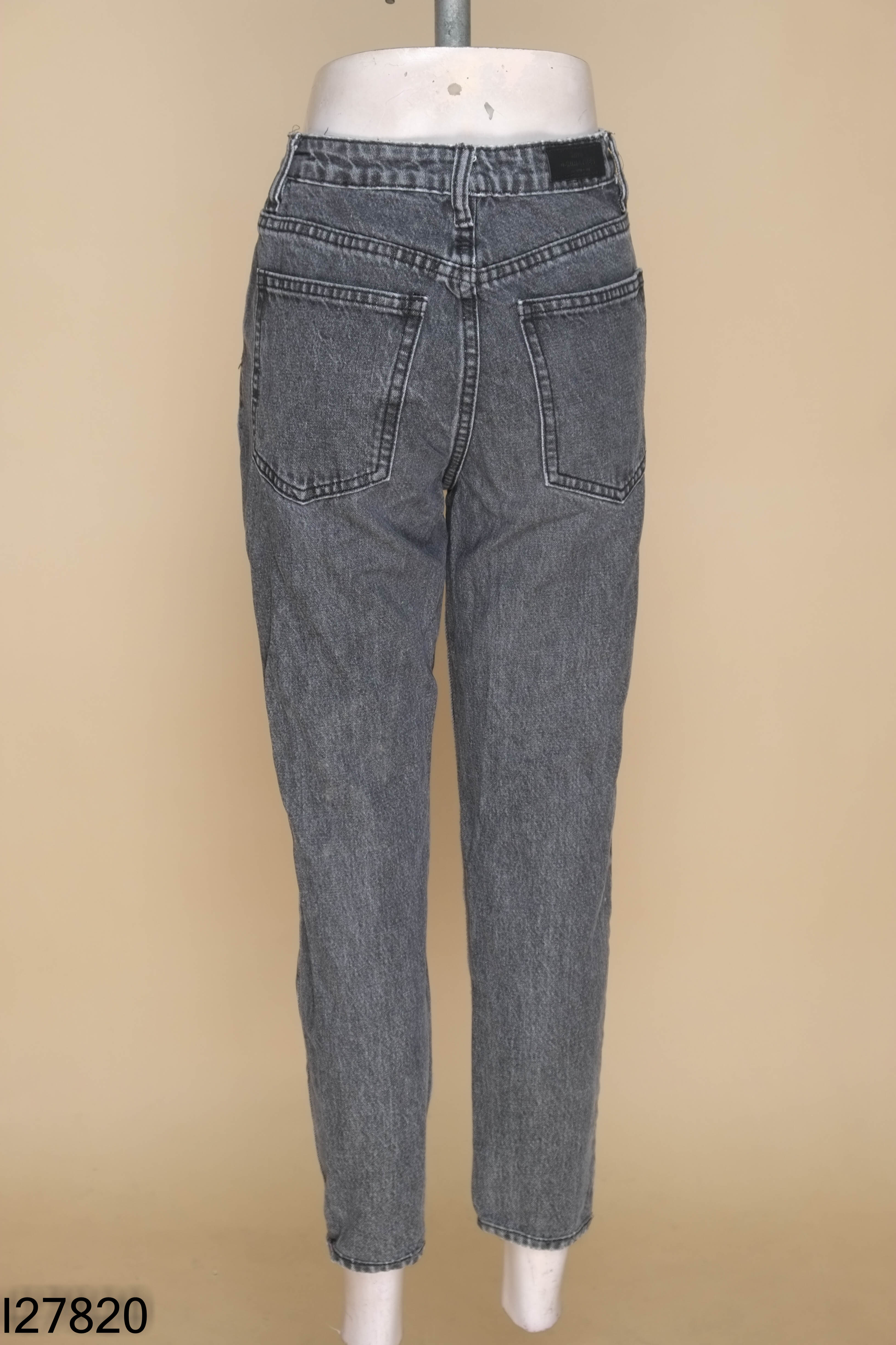 Quần jeans đen suông