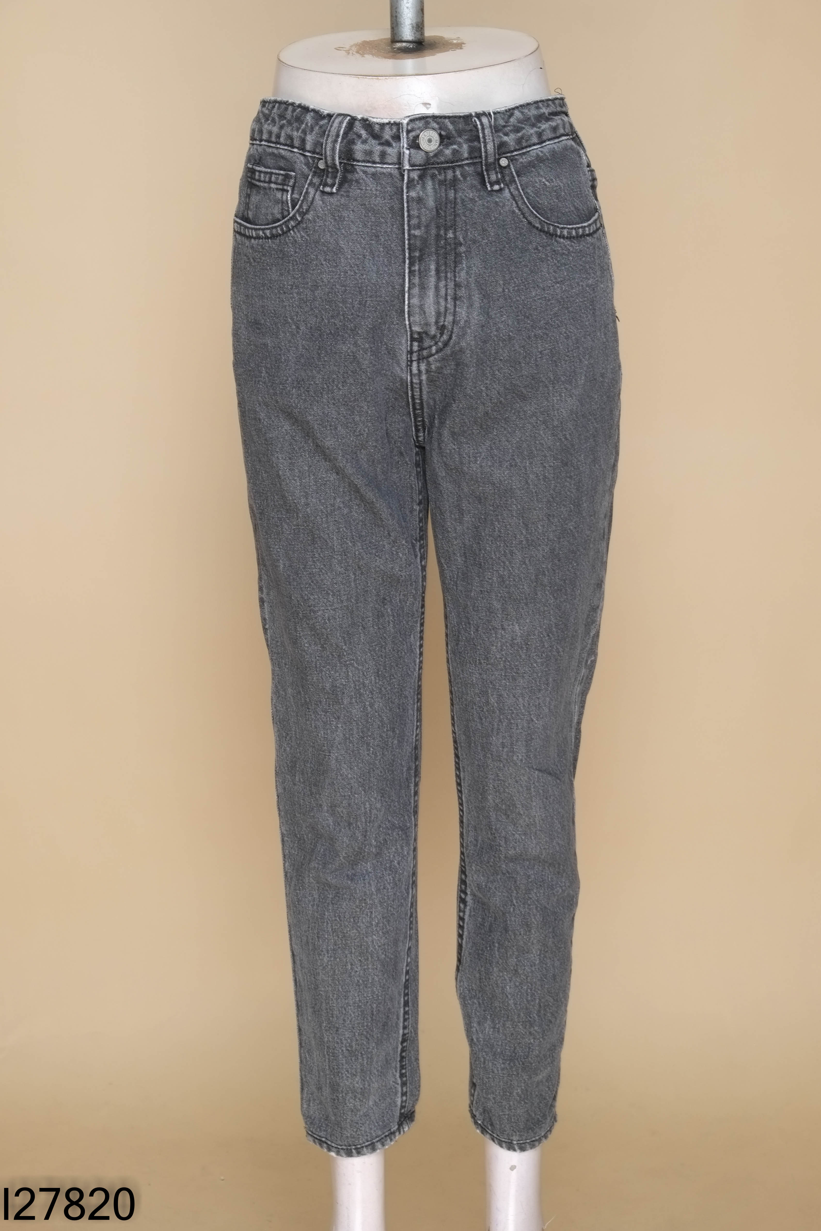 Quần jeans đen suông