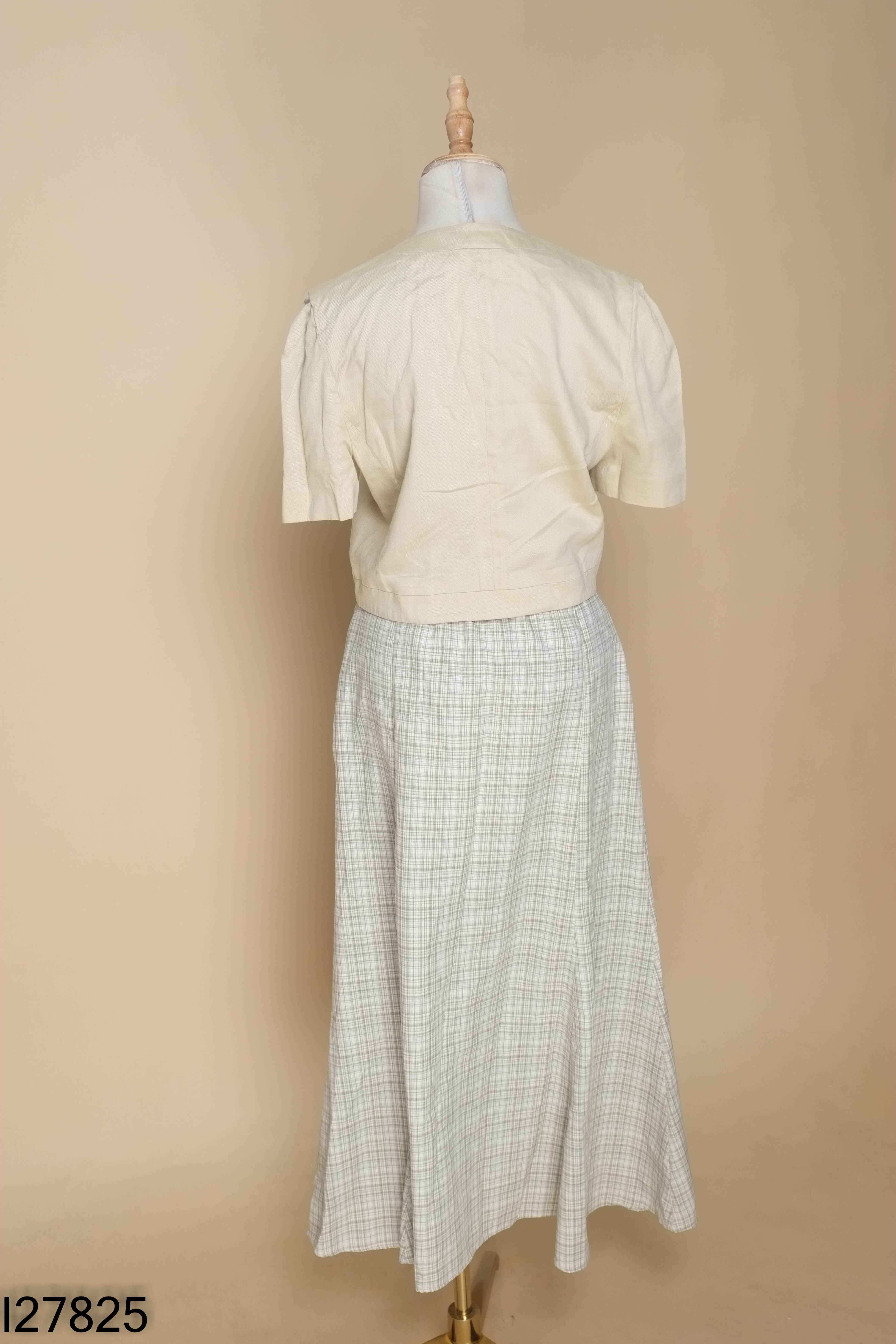 Set xanh BOUTIQUE+váy kẻ
