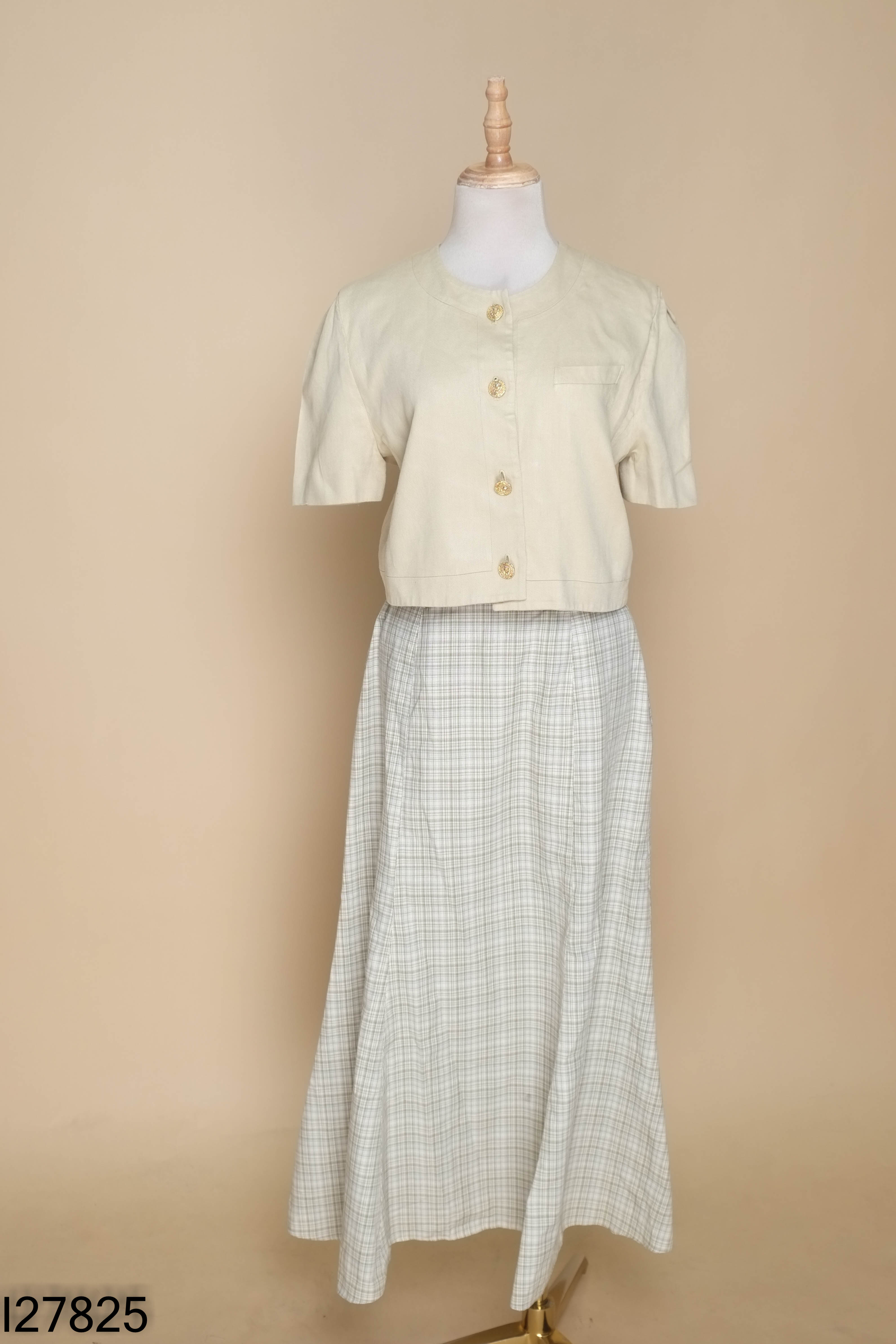 Set xanh BOUTIQUE+váy kẻ