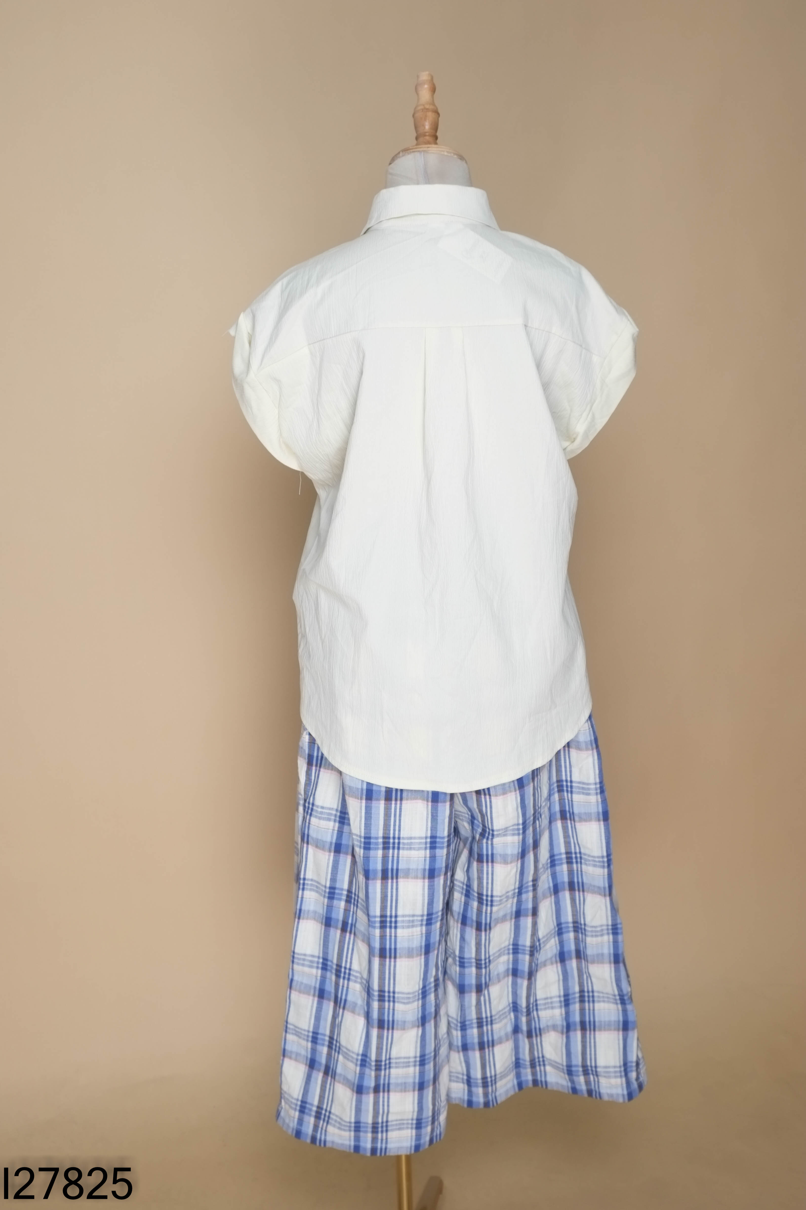 Set sơ mi be+quần kẻ xanh