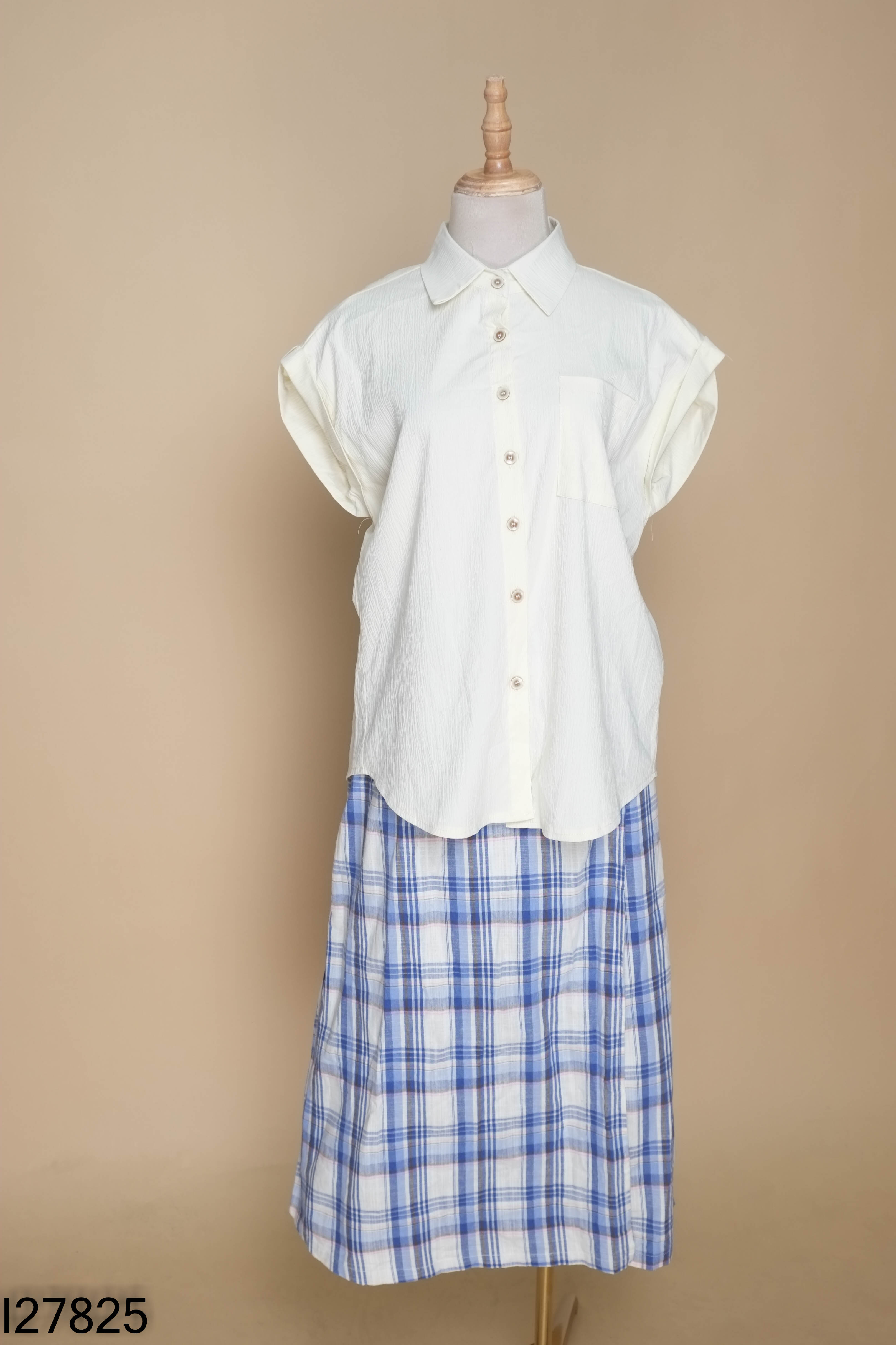Set sơ mi be+quần kẻ xanh