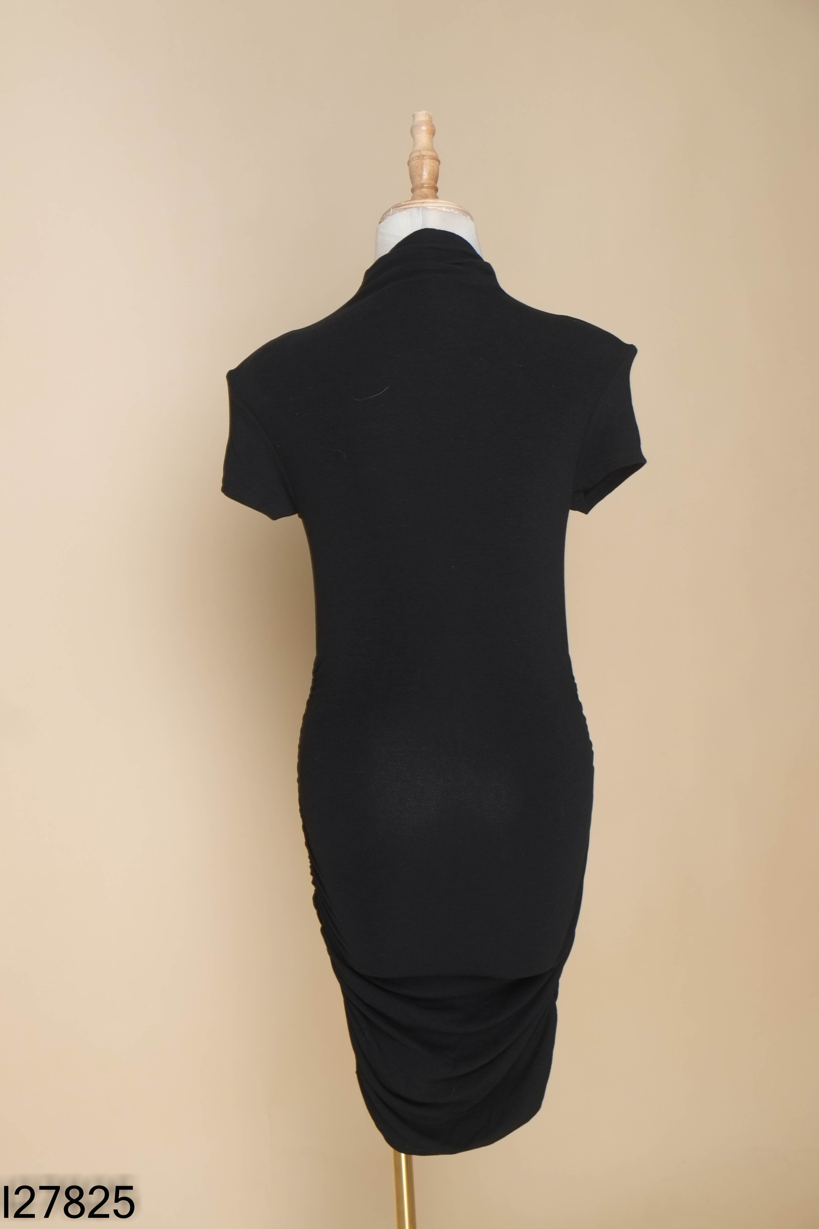 Váy body đen nhún ngắn tay